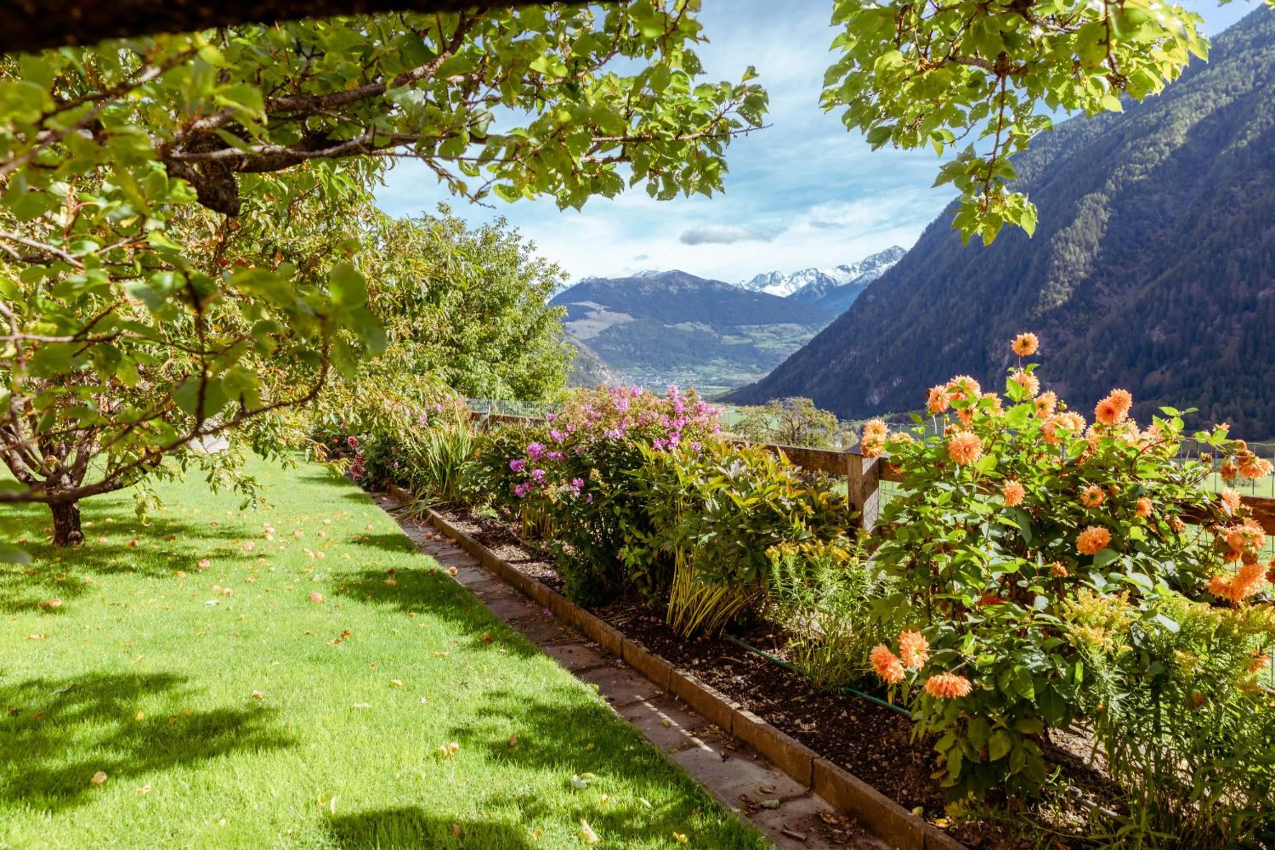 Garden view in Hotel Chavalatsch