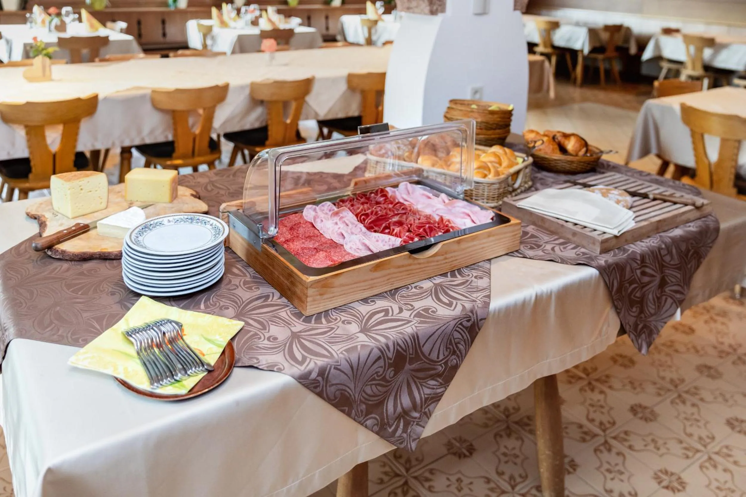 Breakfast in Hotel Chavalatsch