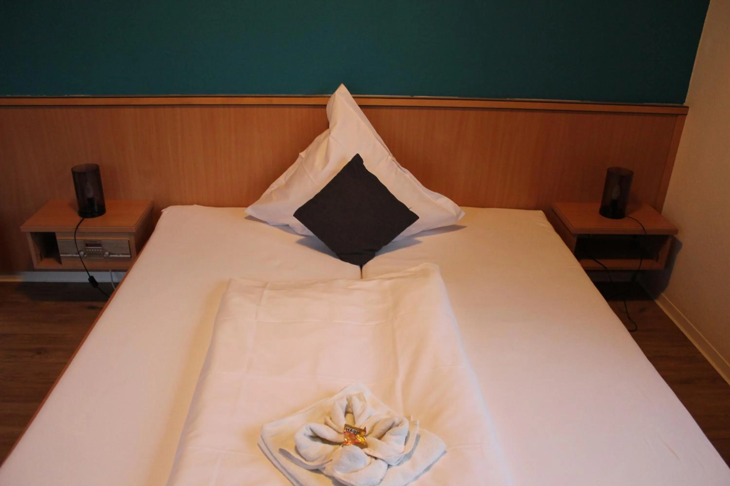 Bed in Olympia Hotel & Restaurant