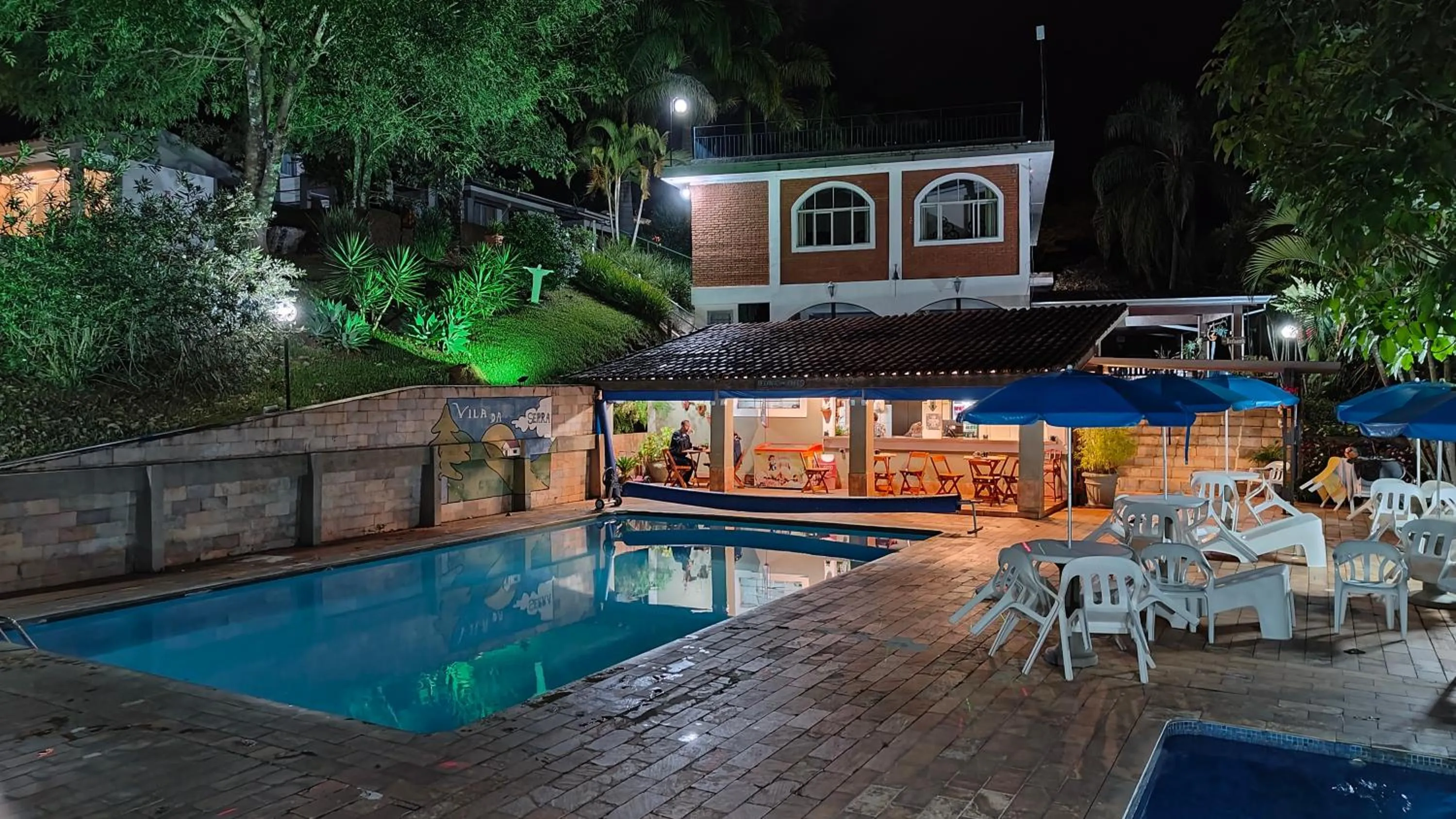 Swimming pool in Chalés Vila da Serra