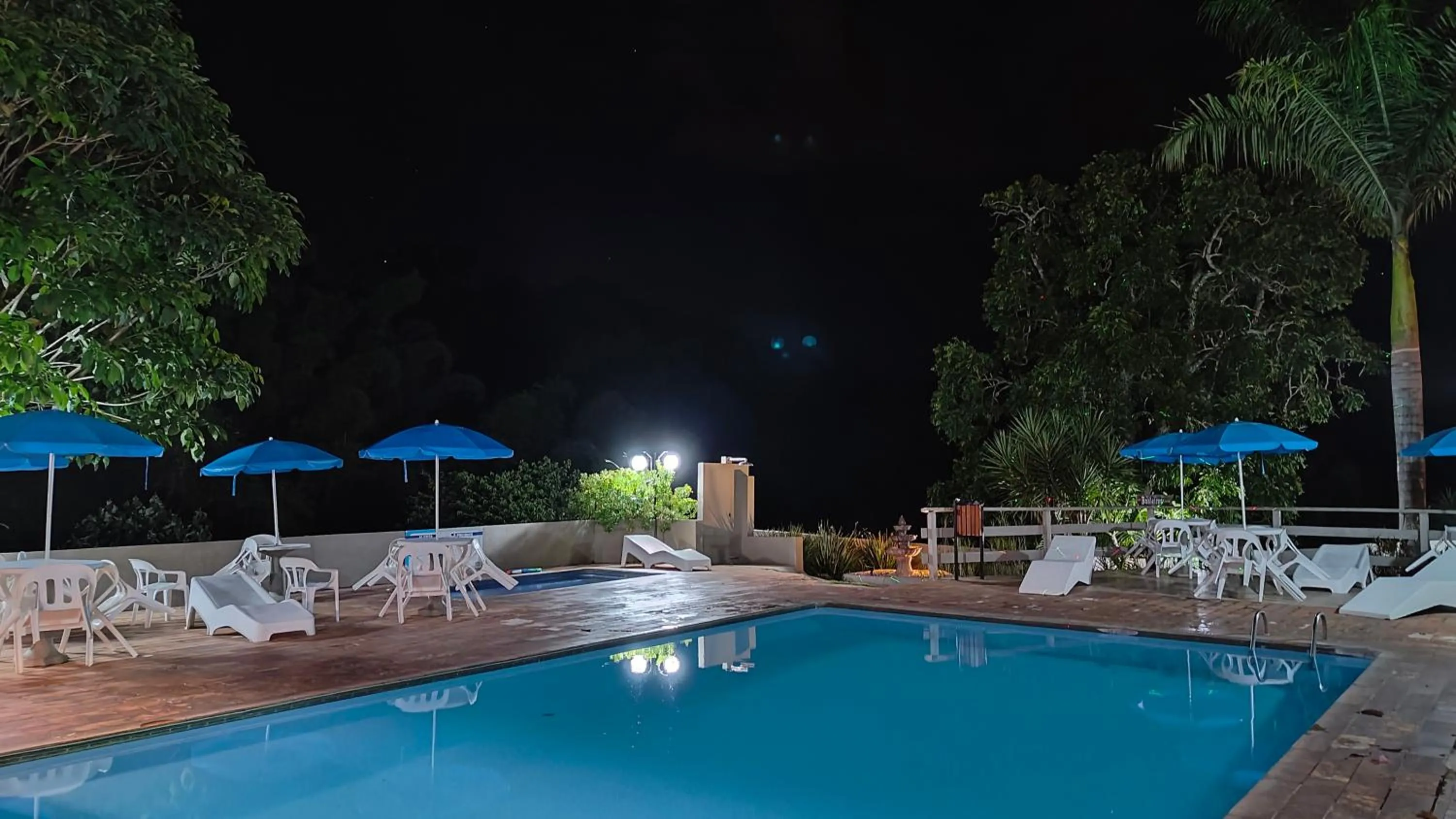 Swimming pool in Chalés Vila da Serra