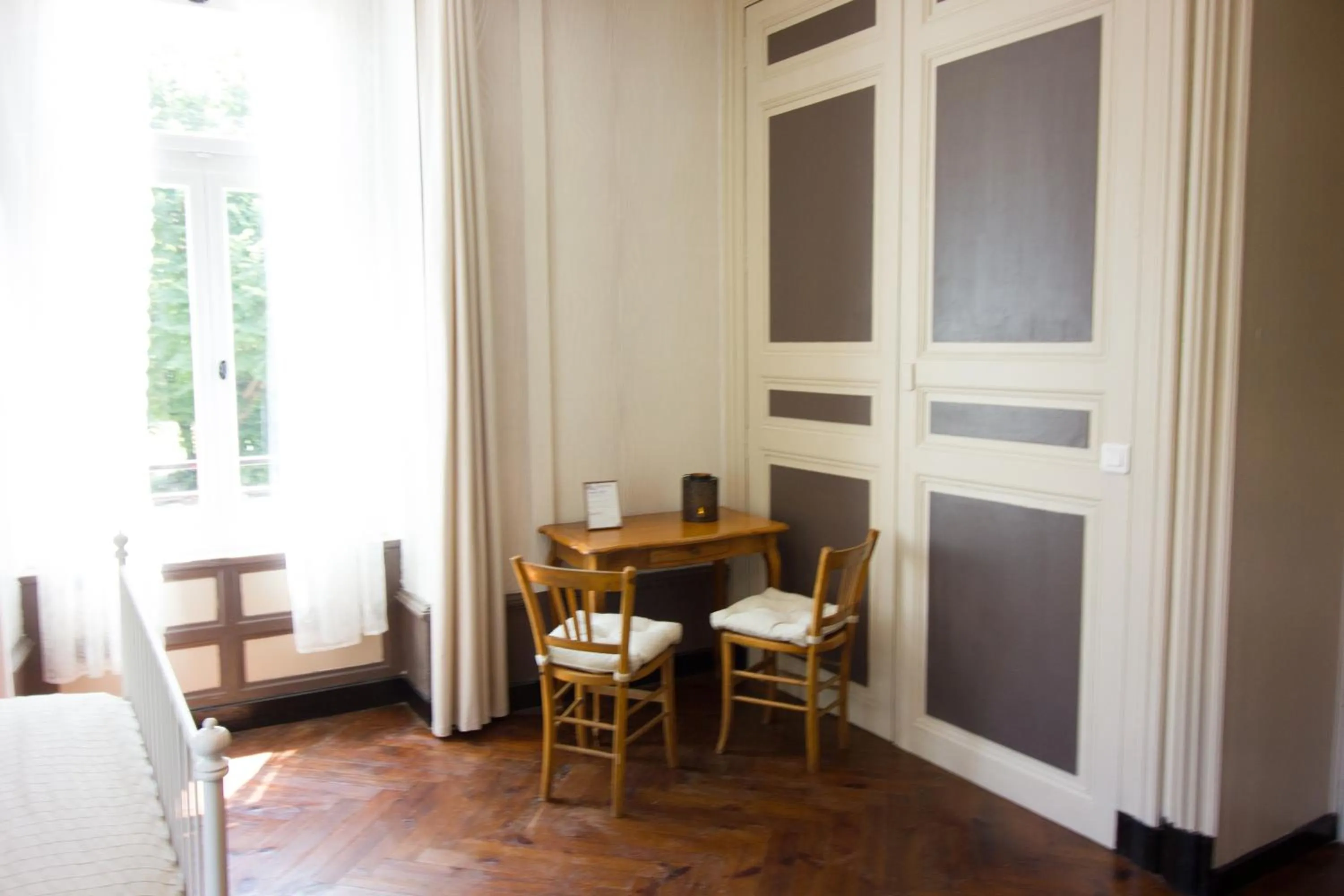 Photo of the whole room in Domaine des Lilas