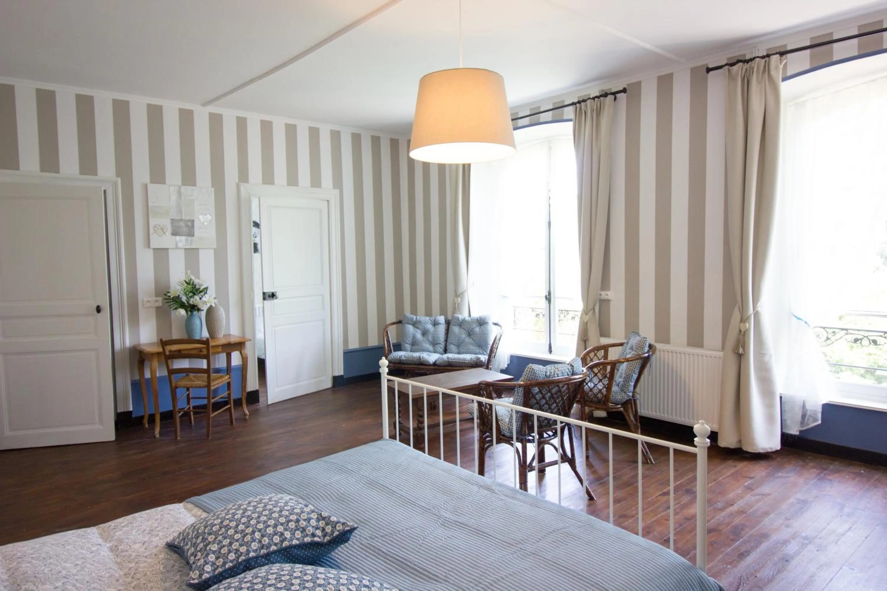 Photo of the whole room, Bed in Domaine des Lilas