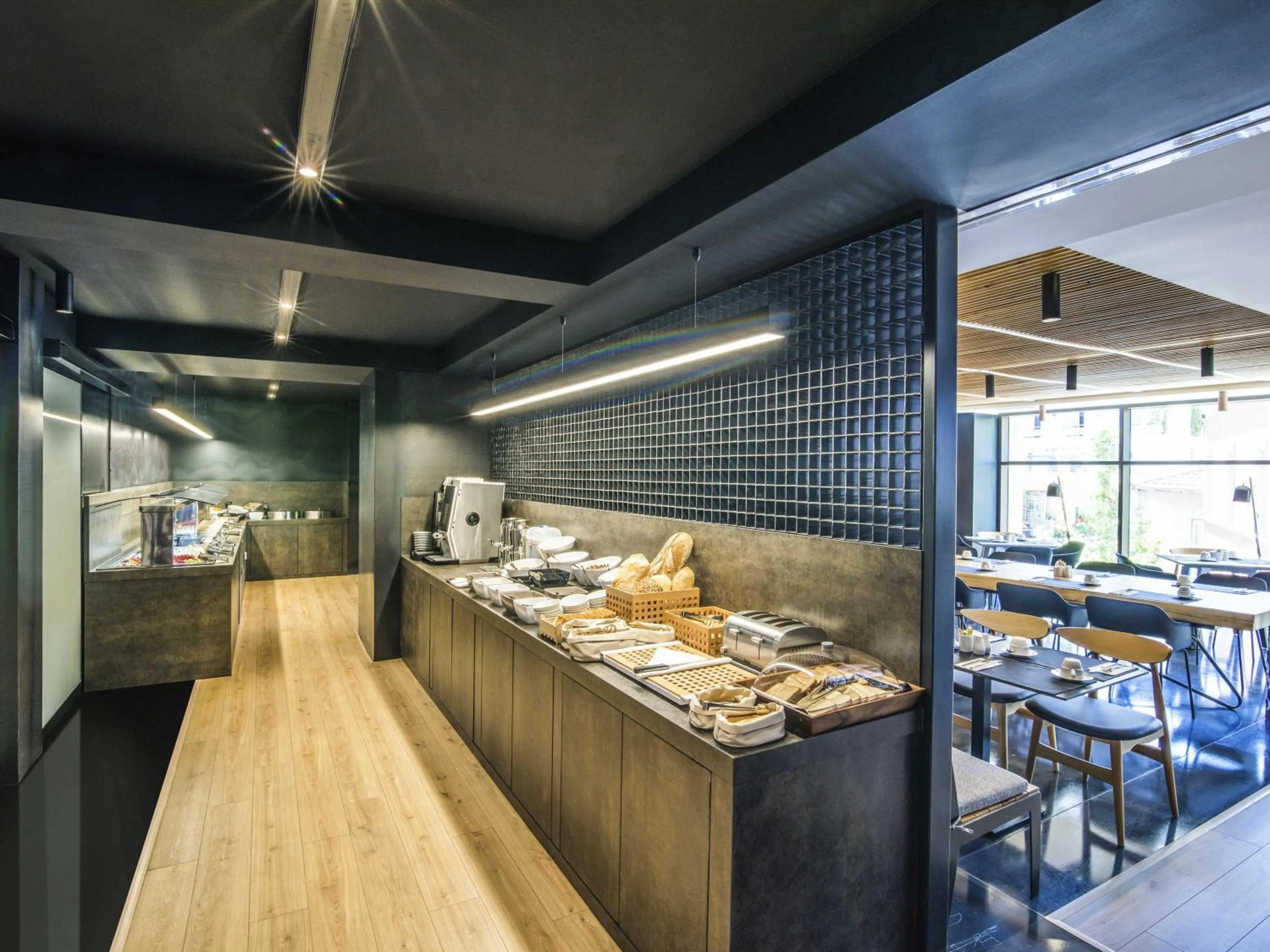 Restaurant/places to eat in Ibis Styles Heraklion Central