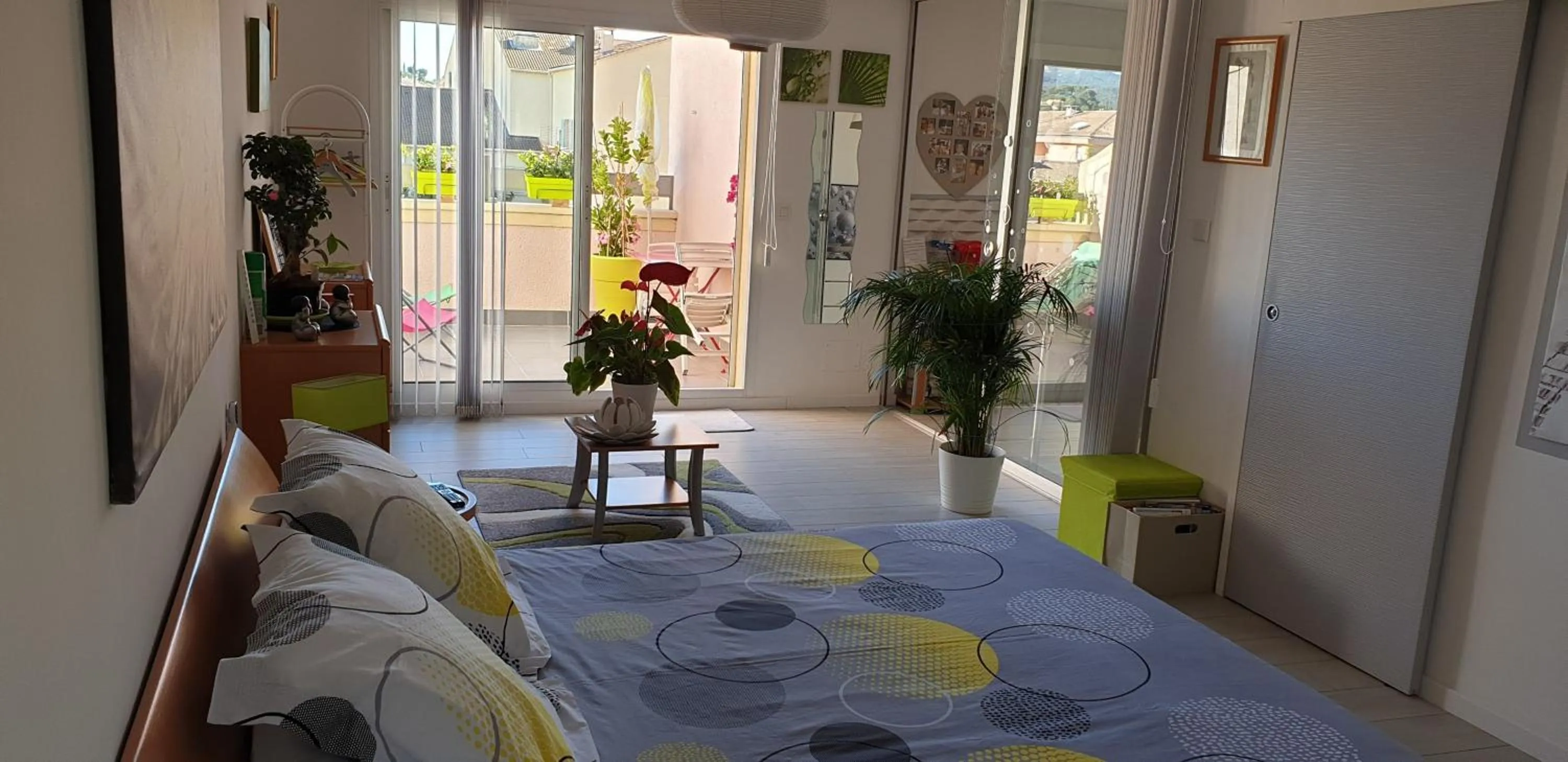 Shower, Bed in Chambres d'hôtes Chez Pat et Nanou