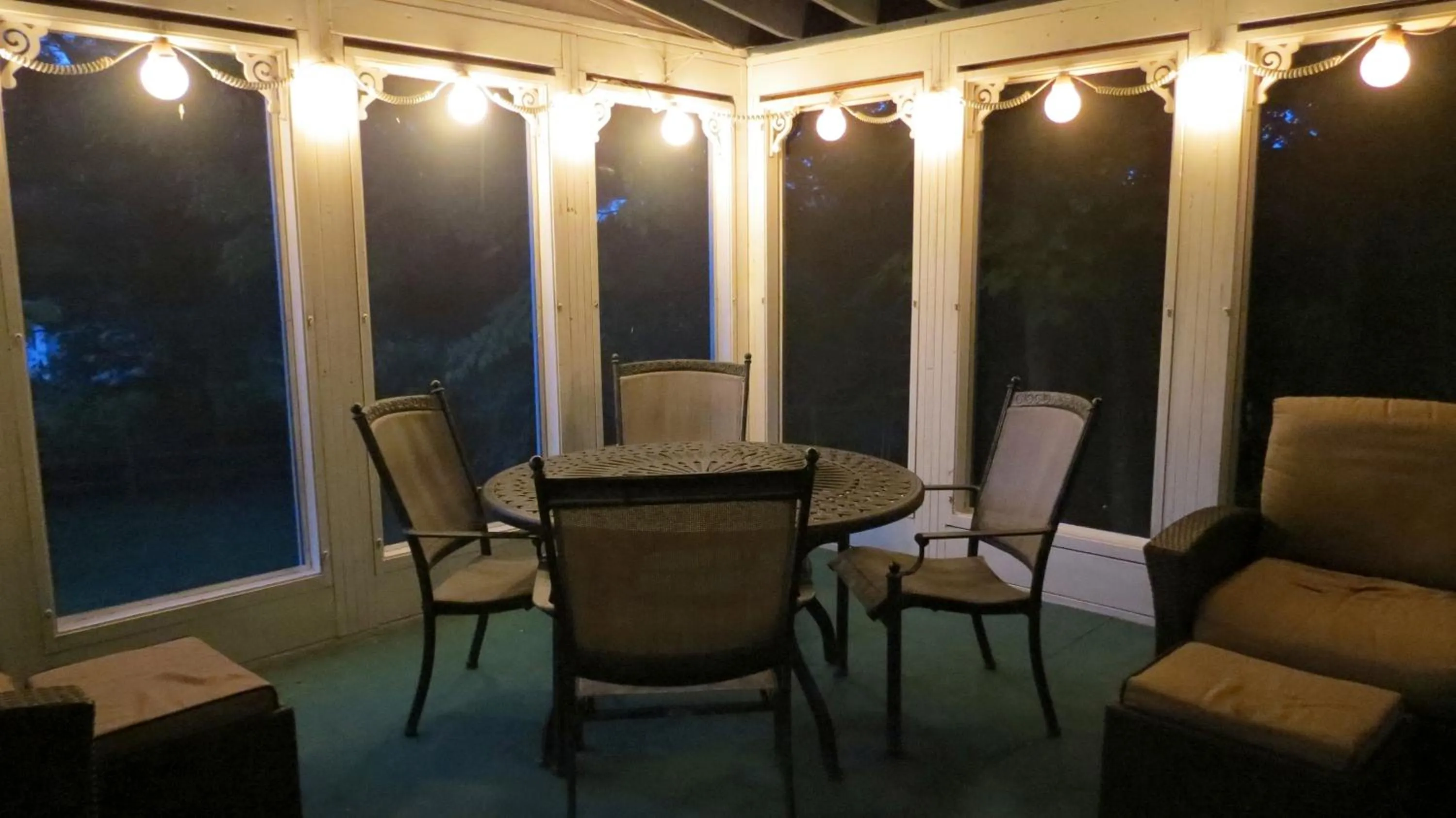 Patio in Timber Post Bed & Breakfast