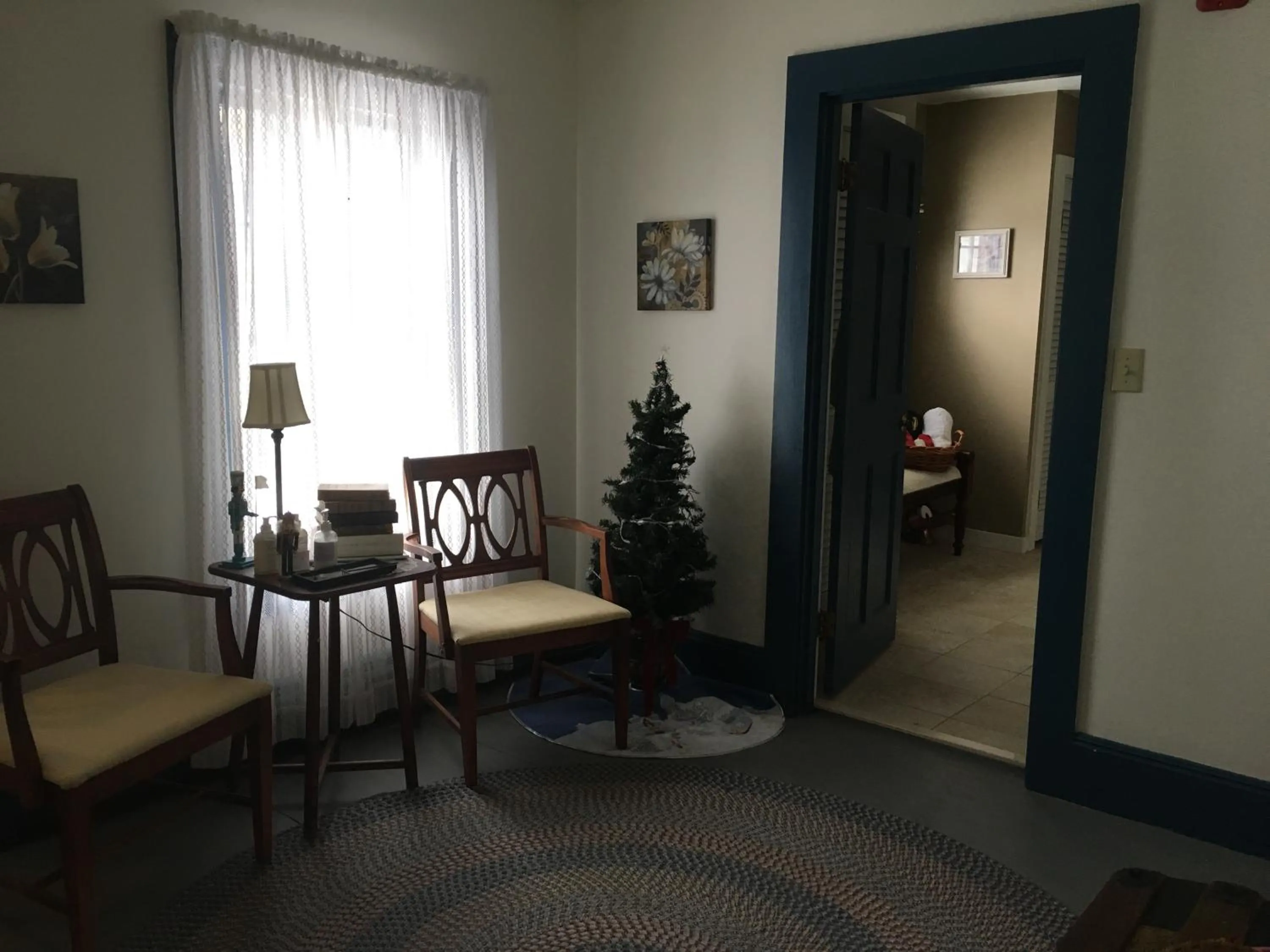 Seating area in Timber Post Bed & Breakfast