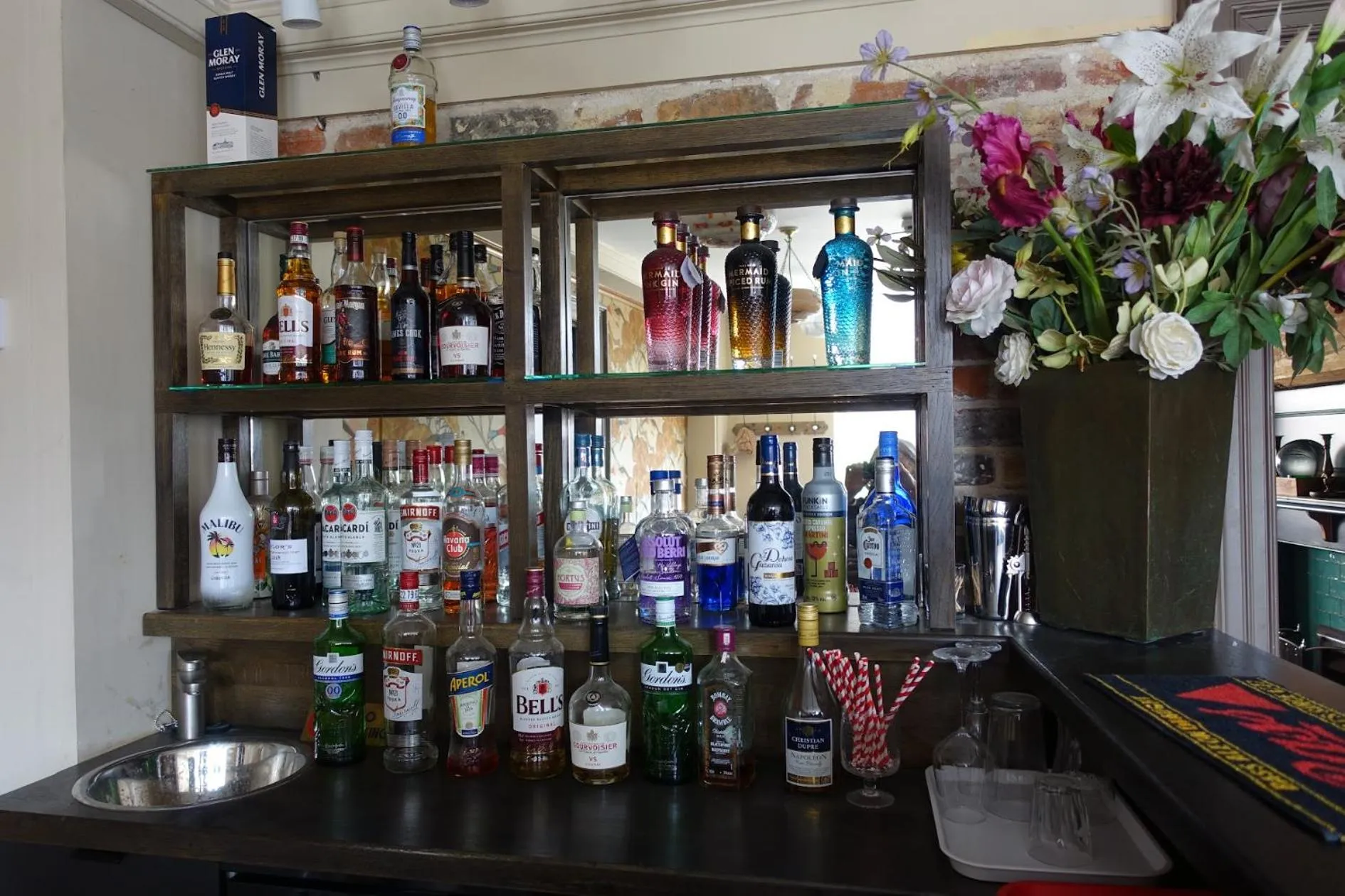 Lounge or bar in One Holyrood Hotel & Cafe