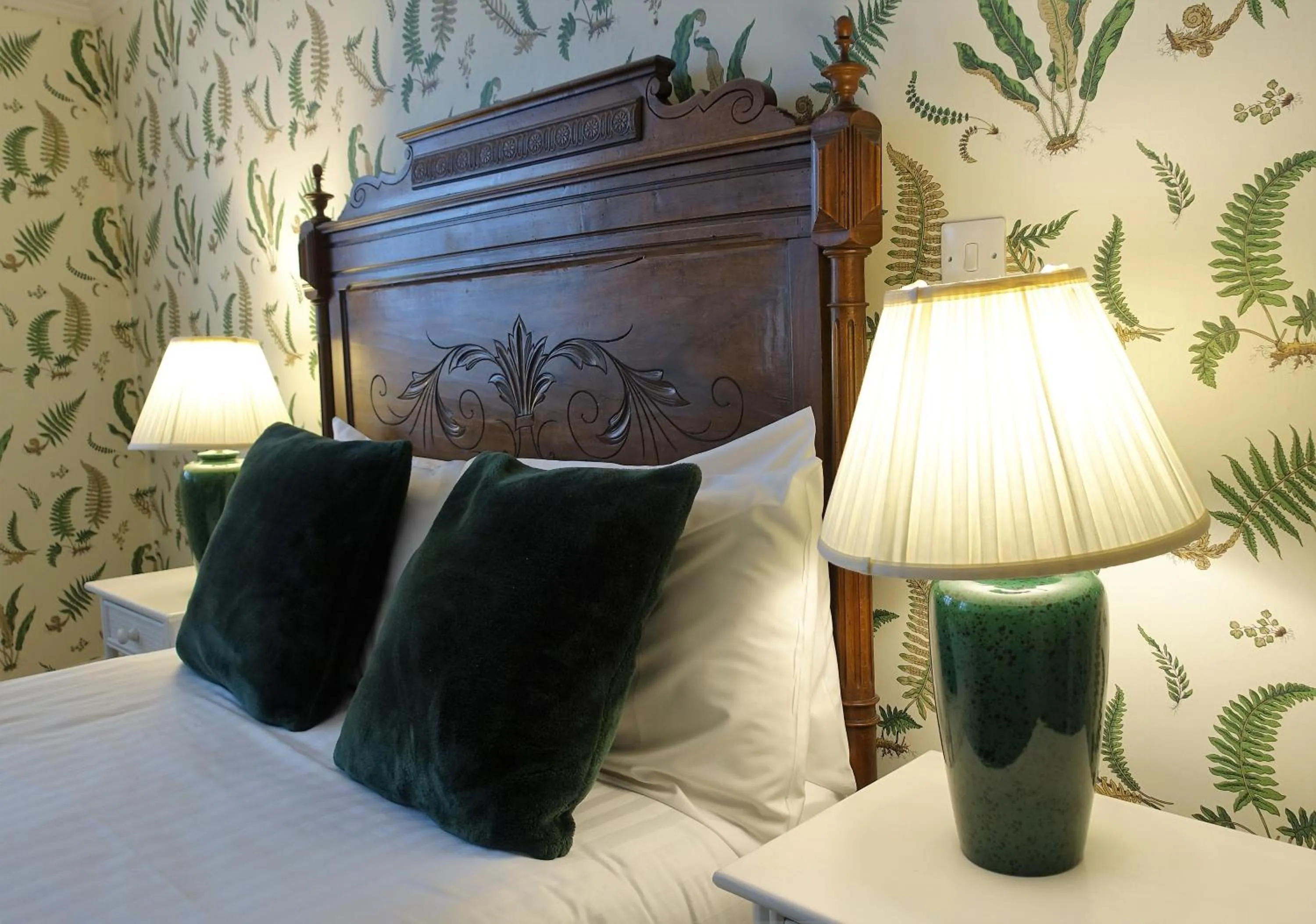 Property building, Bed in One Holyrood Hotel & Cafe