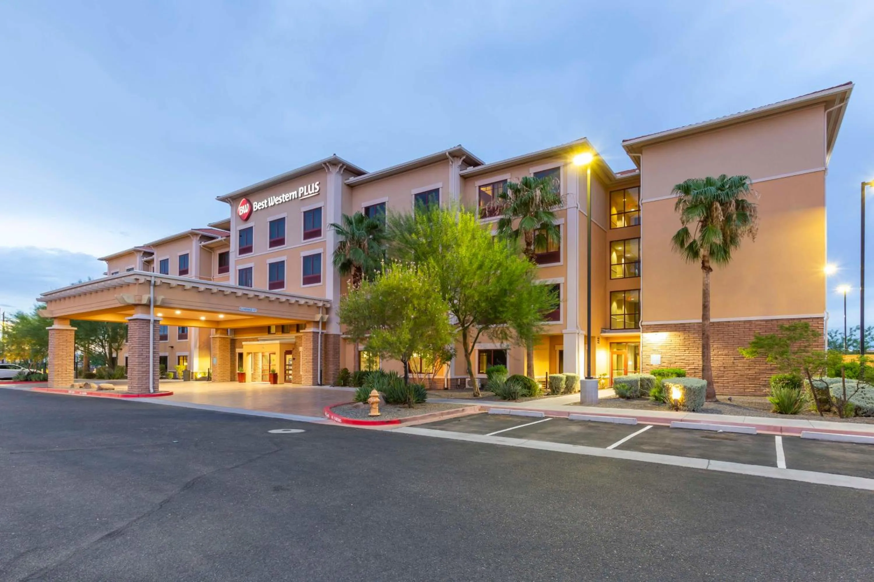 Property building in Best Western Plus Chandler Hotel & Suites