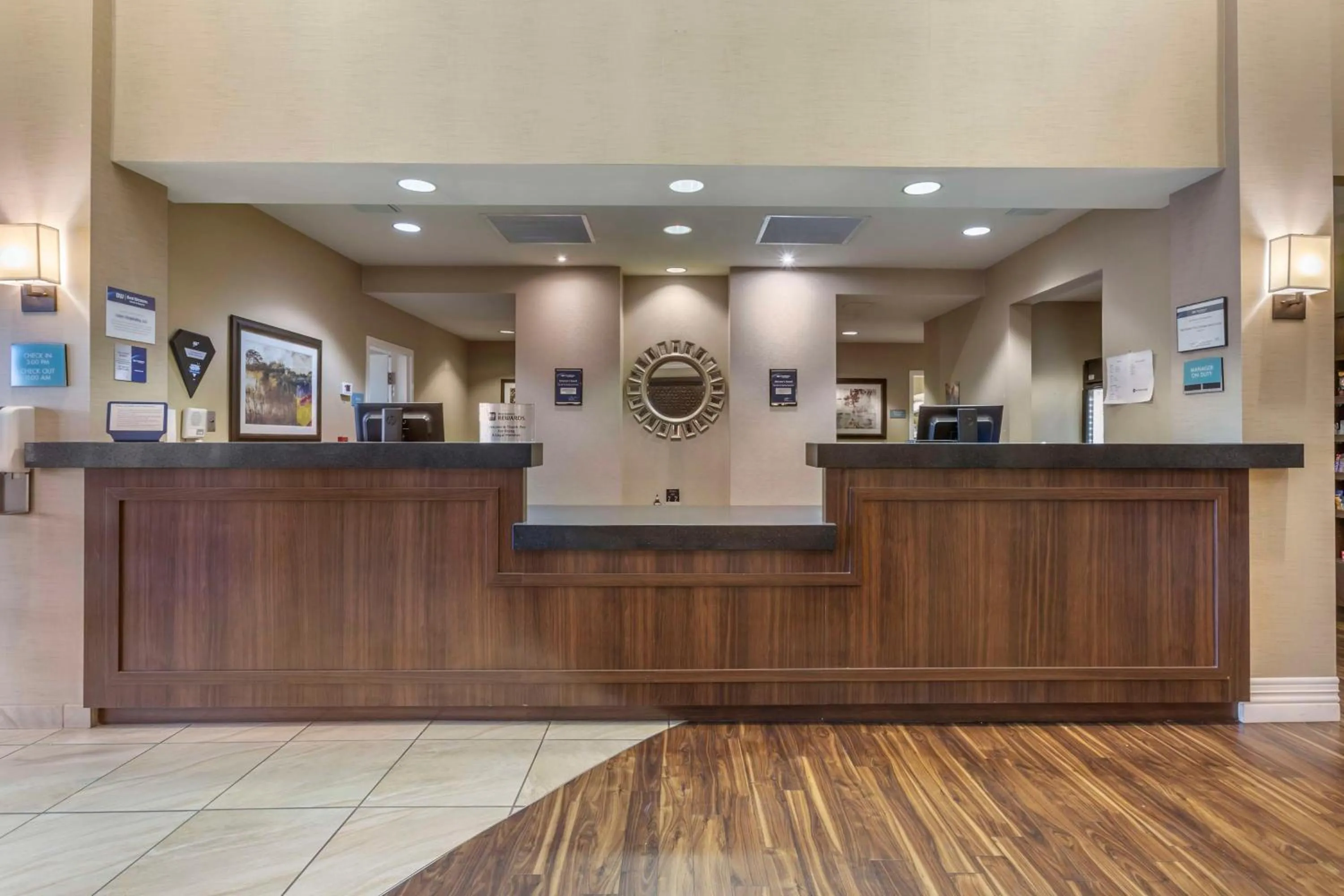 Lobby or reception in Best Western Plus Chandler Hotel & Suites