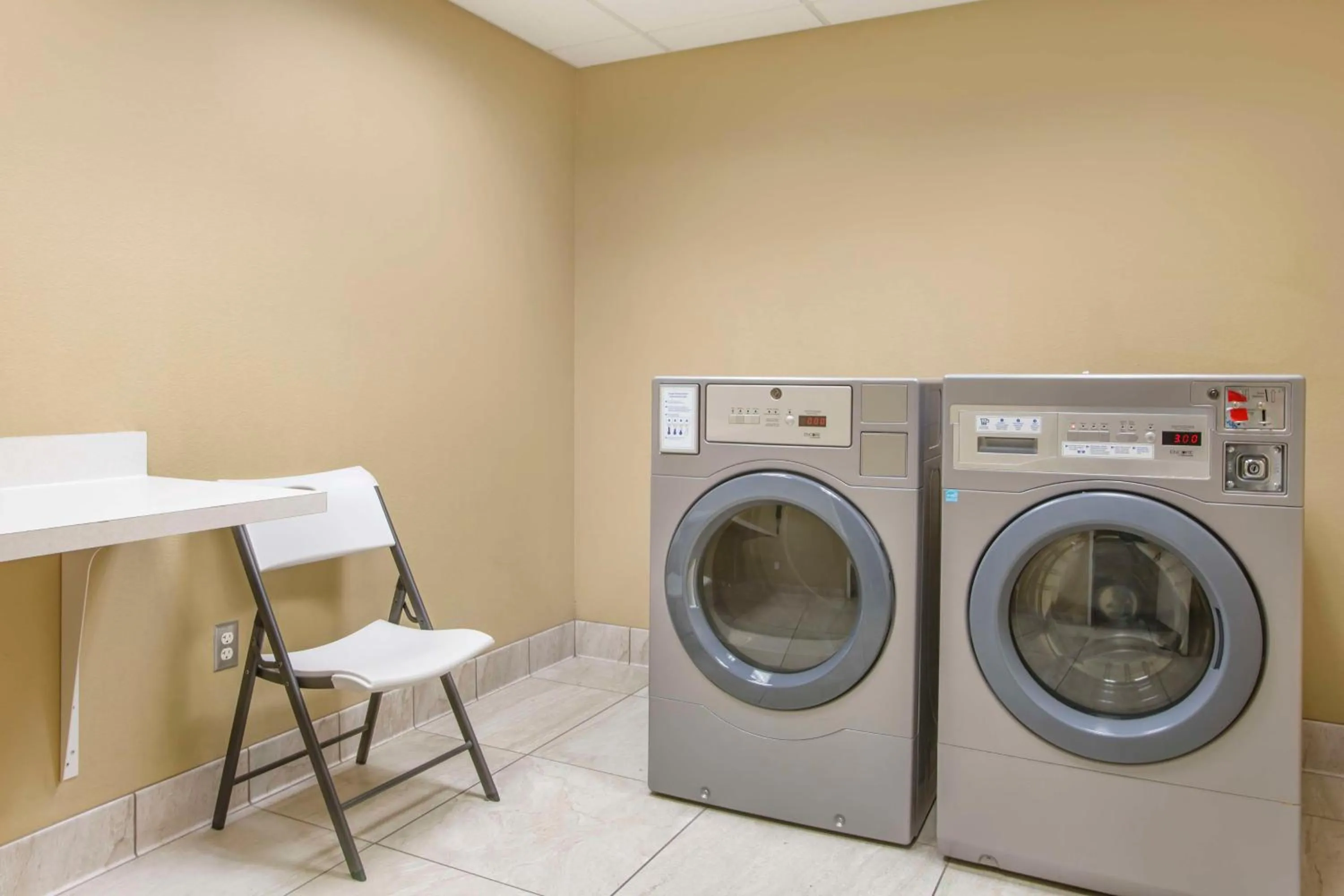 laundry in Best Western Plus Chandler Hotel & Suites