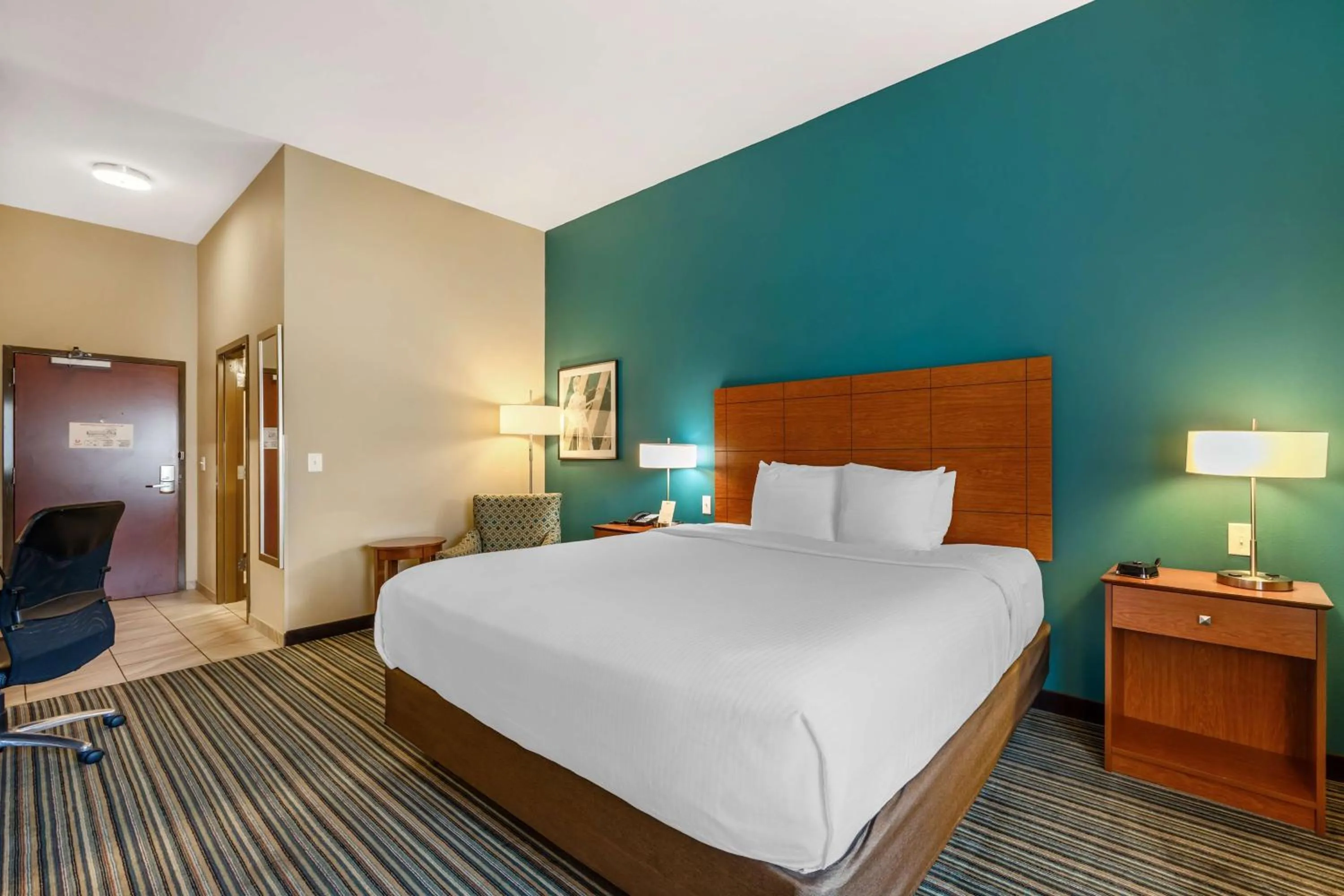 Bedroom, Bed in Best Western Plus Tuscumbia/Muscle Shoals Hotel & Suites