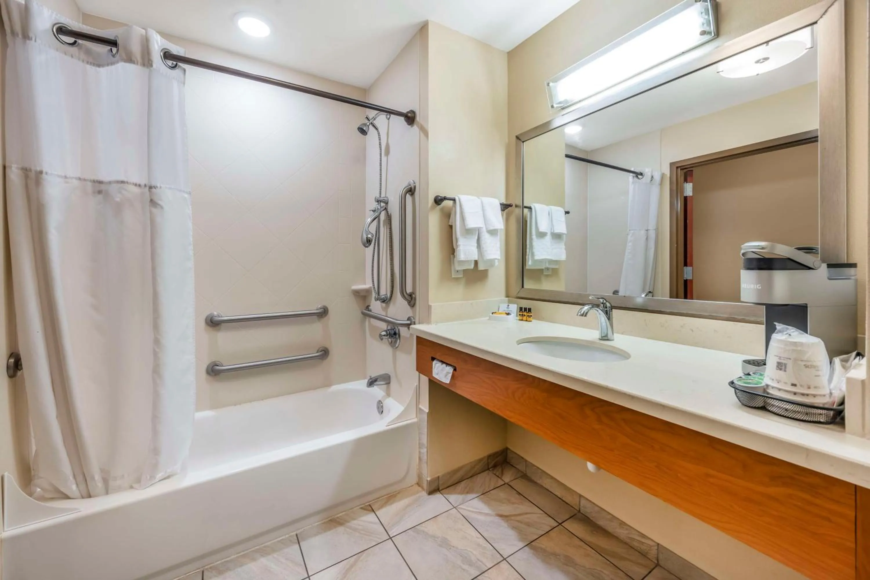 Bathroom in Best Western Plus Tuscumbia/Muscle Shoals Hotel & Suites