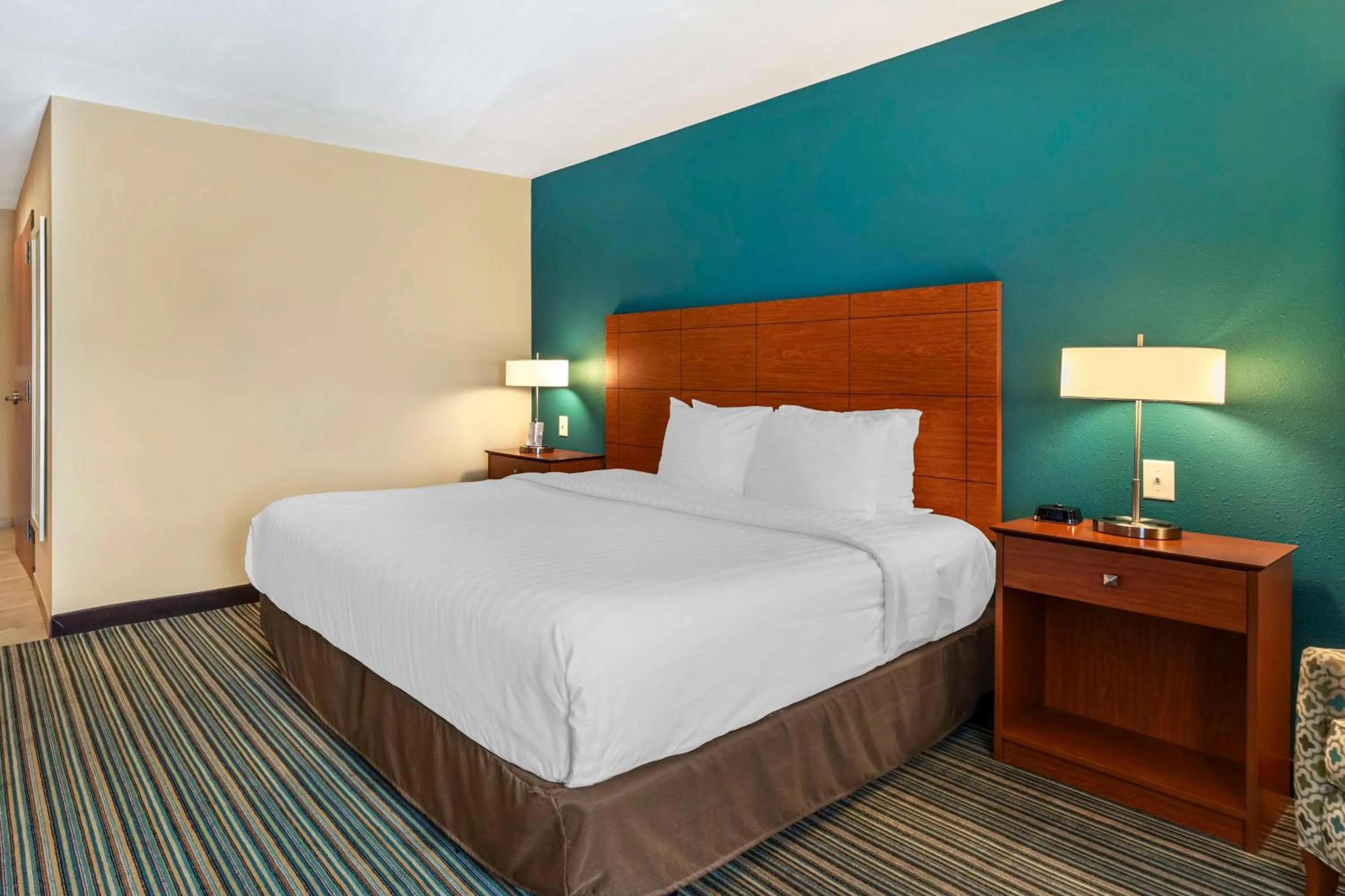 Bedroom, Bed in Best Western Plus Tuscumbia/Muscle Shoals Hotel & Suites