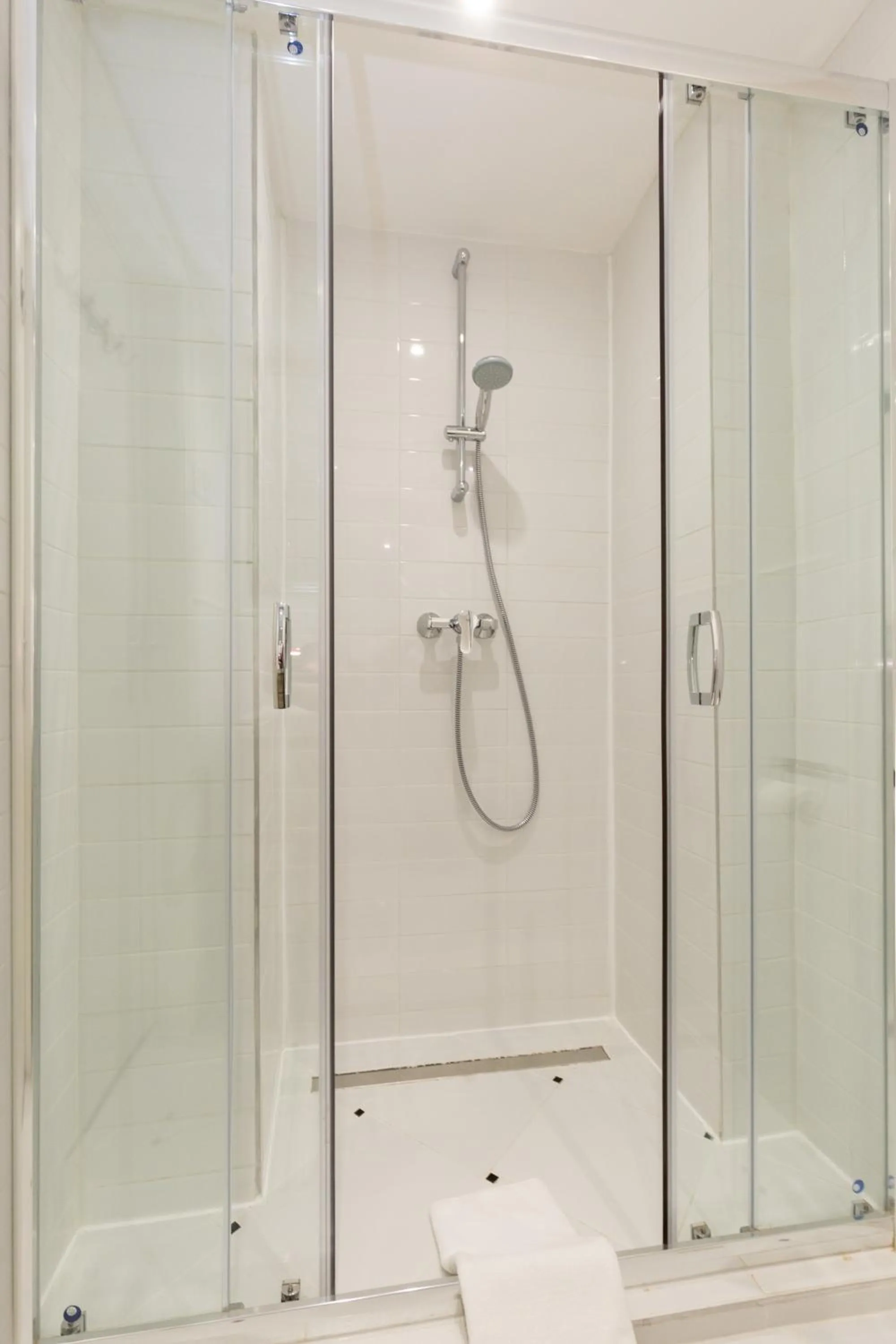 Bathroom in Otto Studios