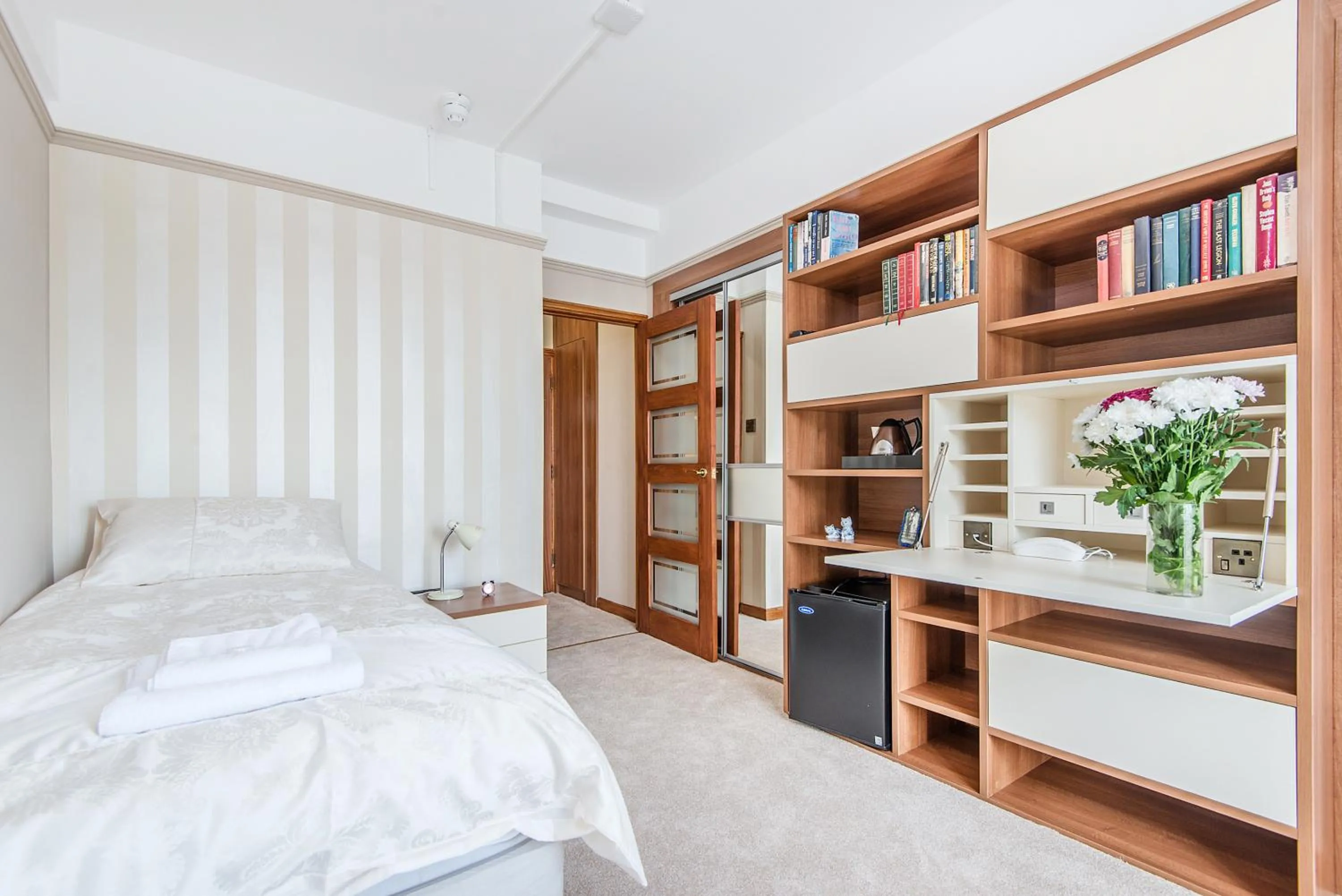 Photo of the whole room, Bed in Vincent House London Residence