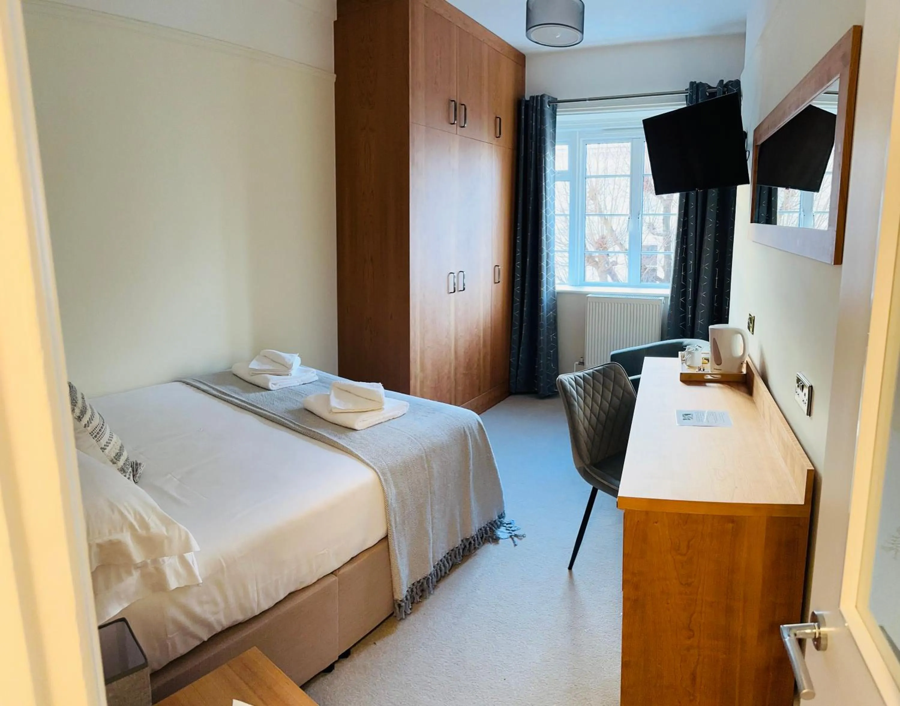 Bedroom, Bed in Vincent House London Residence