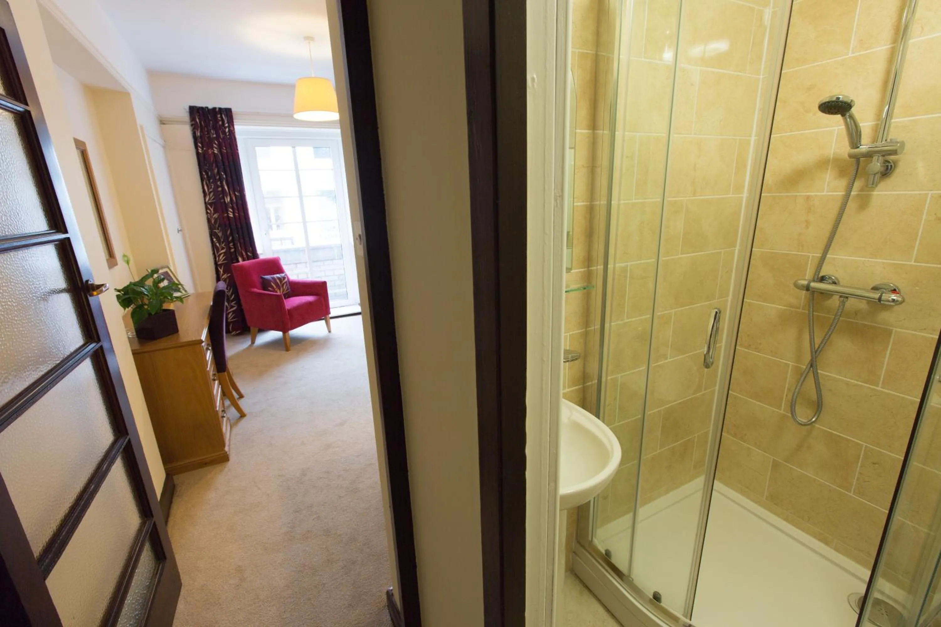 Shower in Vincent House London Residence