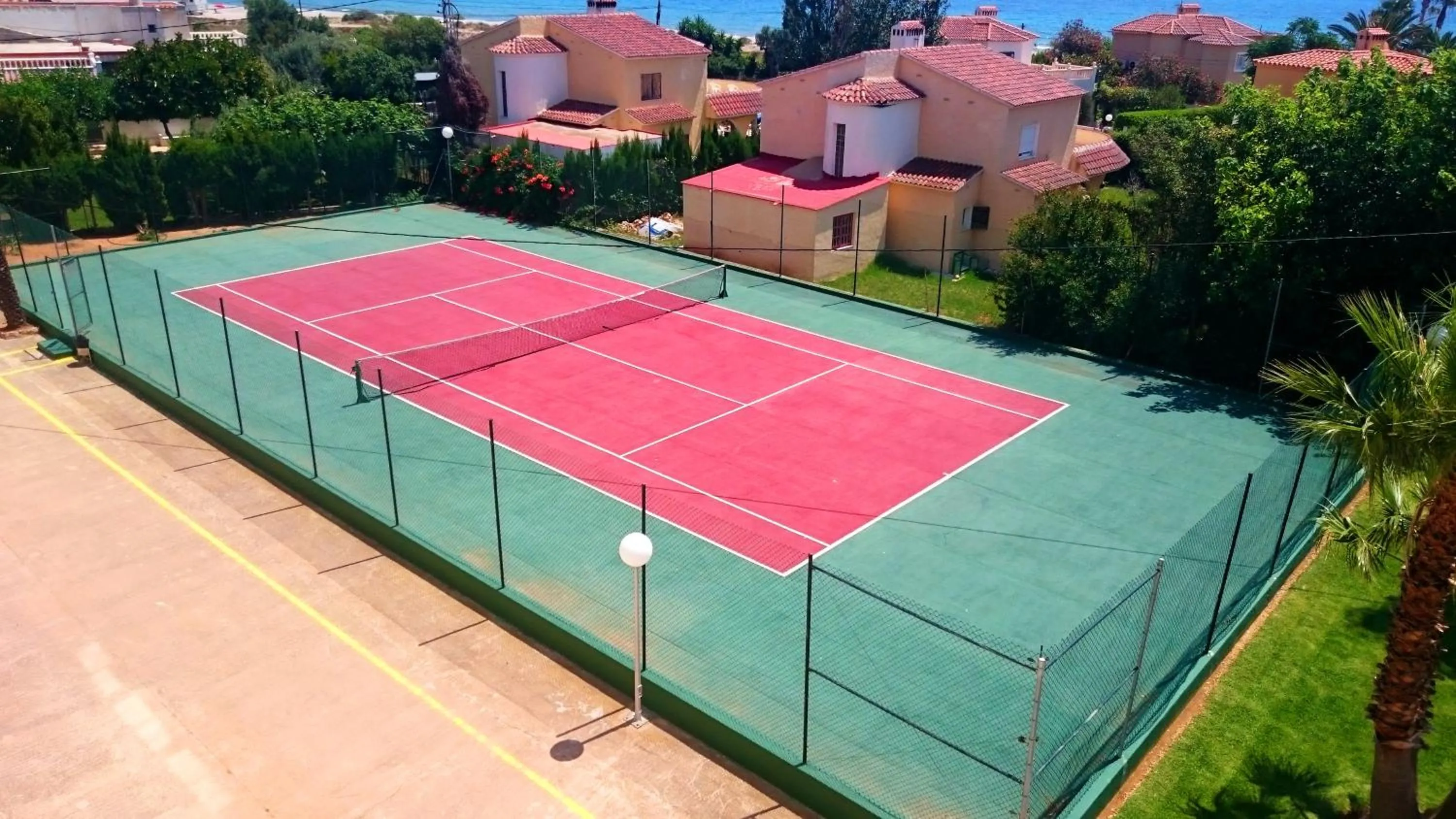 Tennis court in Alquileres Cap y Corp