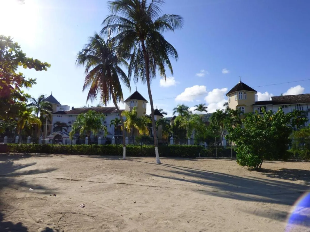 Beach in Deluxe SandCastles Condos