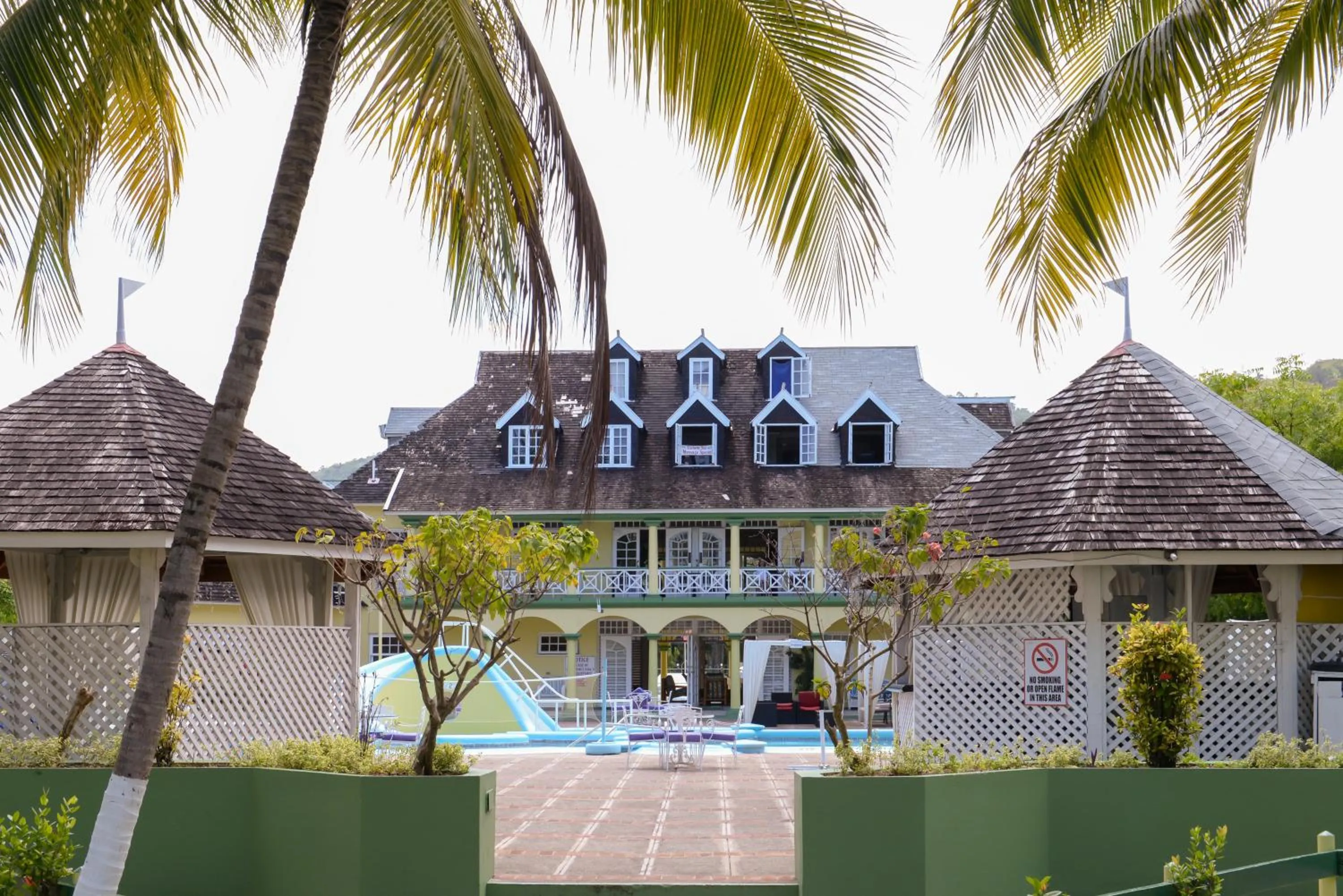 Swimming pool in Deluxe SandCastles Condos