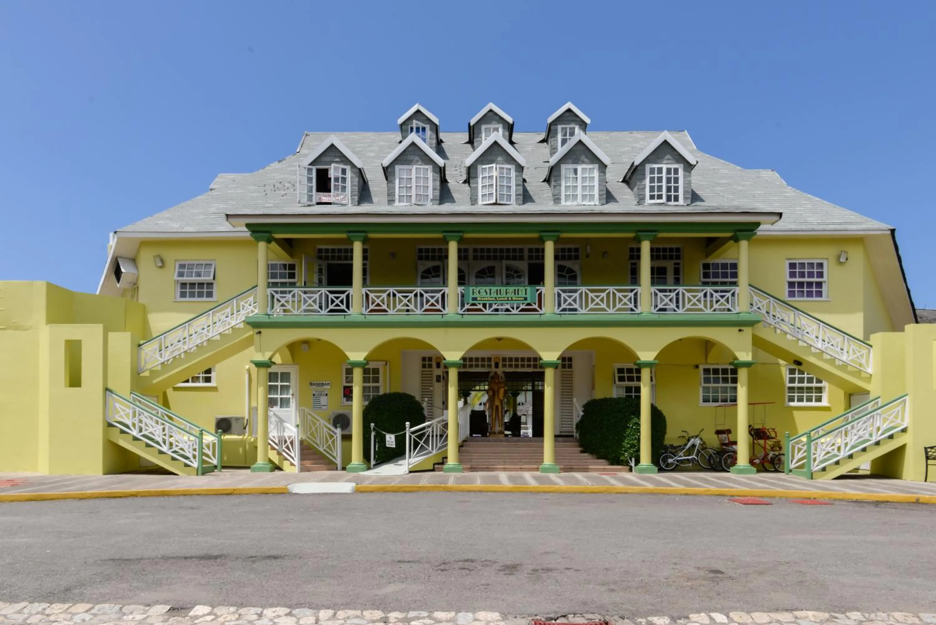 Facade/entrance in Deluxe SandCastles Condos