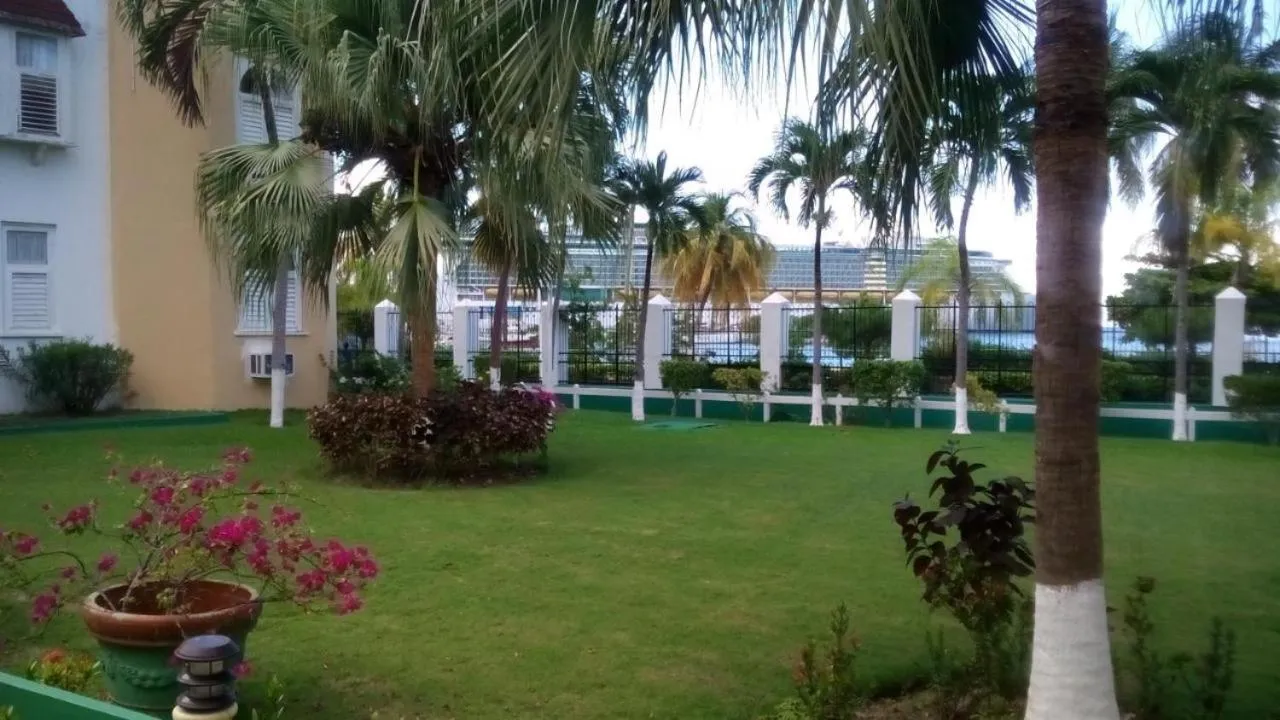 Garden in Deluxe SandCastles Condos