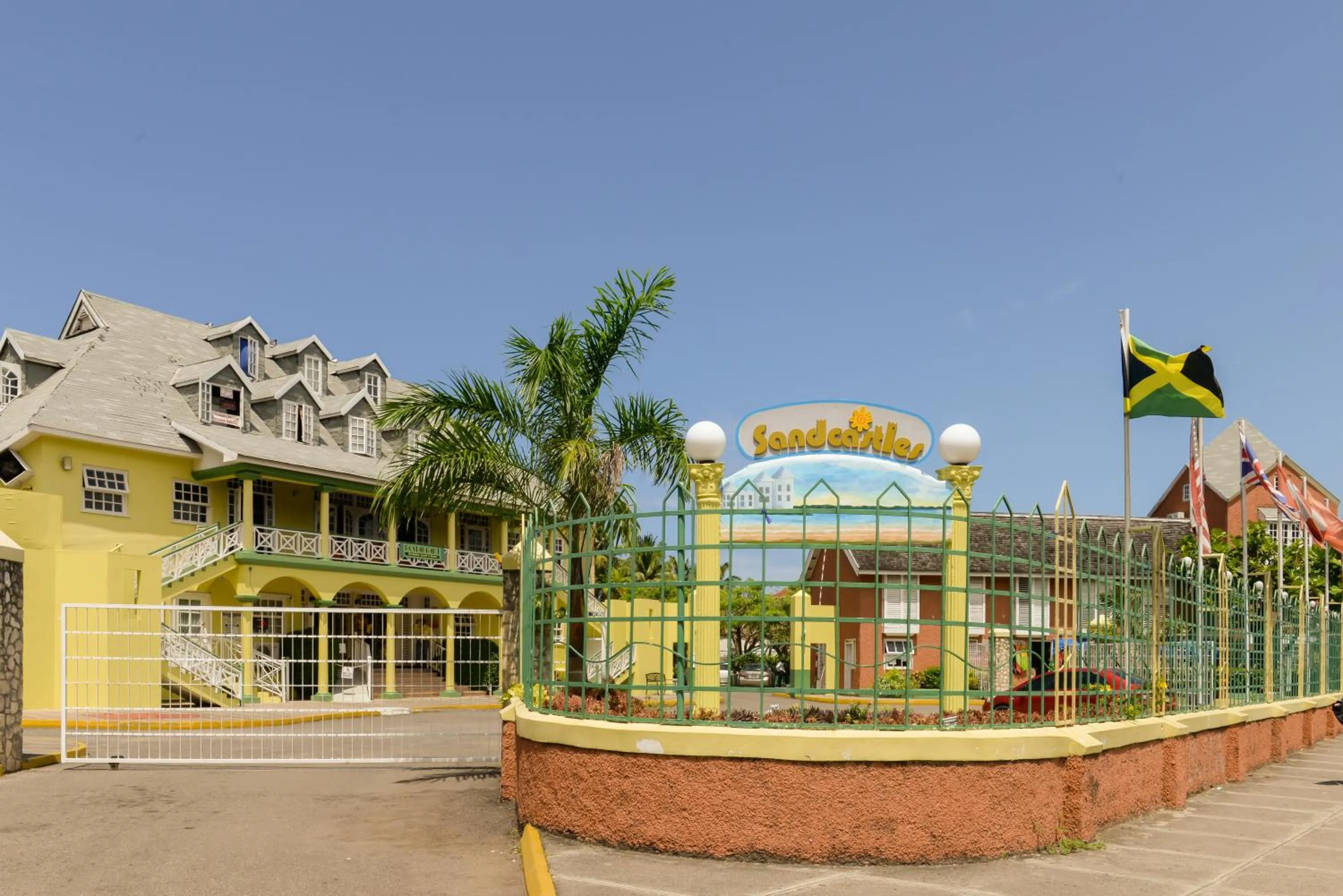 Facade/entrance in Deluxe SandCastles Condos