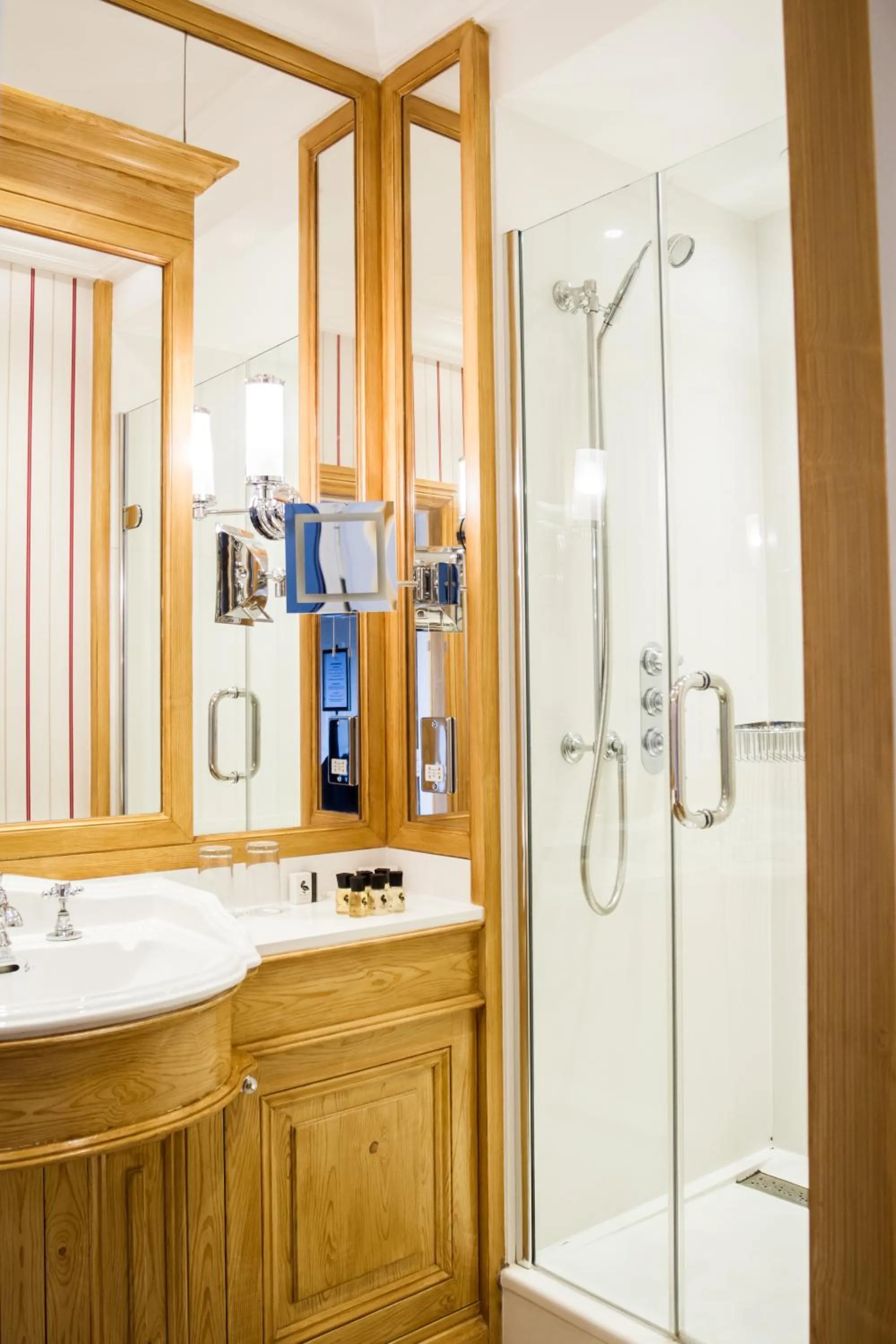 Shower in Leander Club