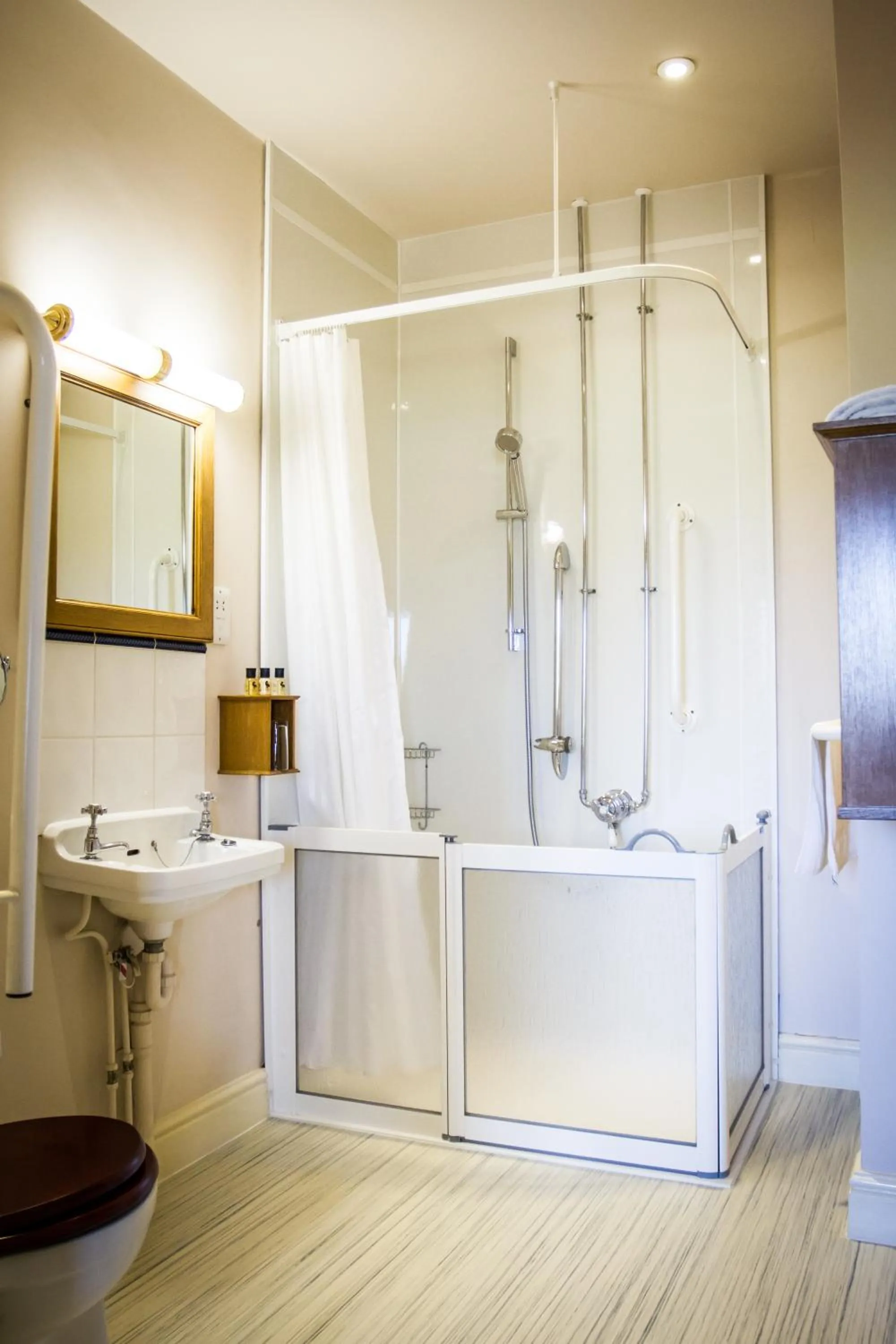 Shower in Leander Club