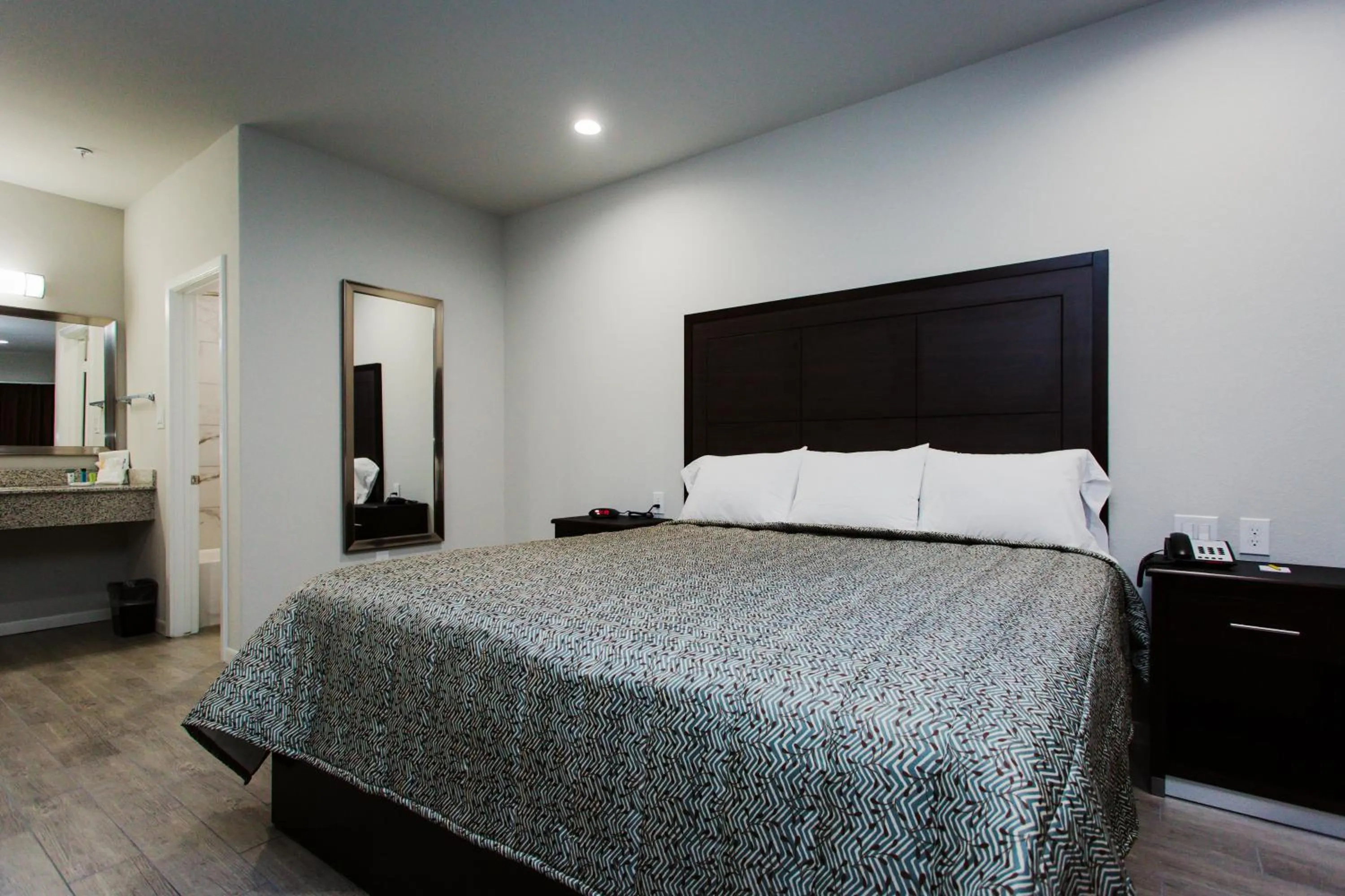 Bed in Palace Inn-529