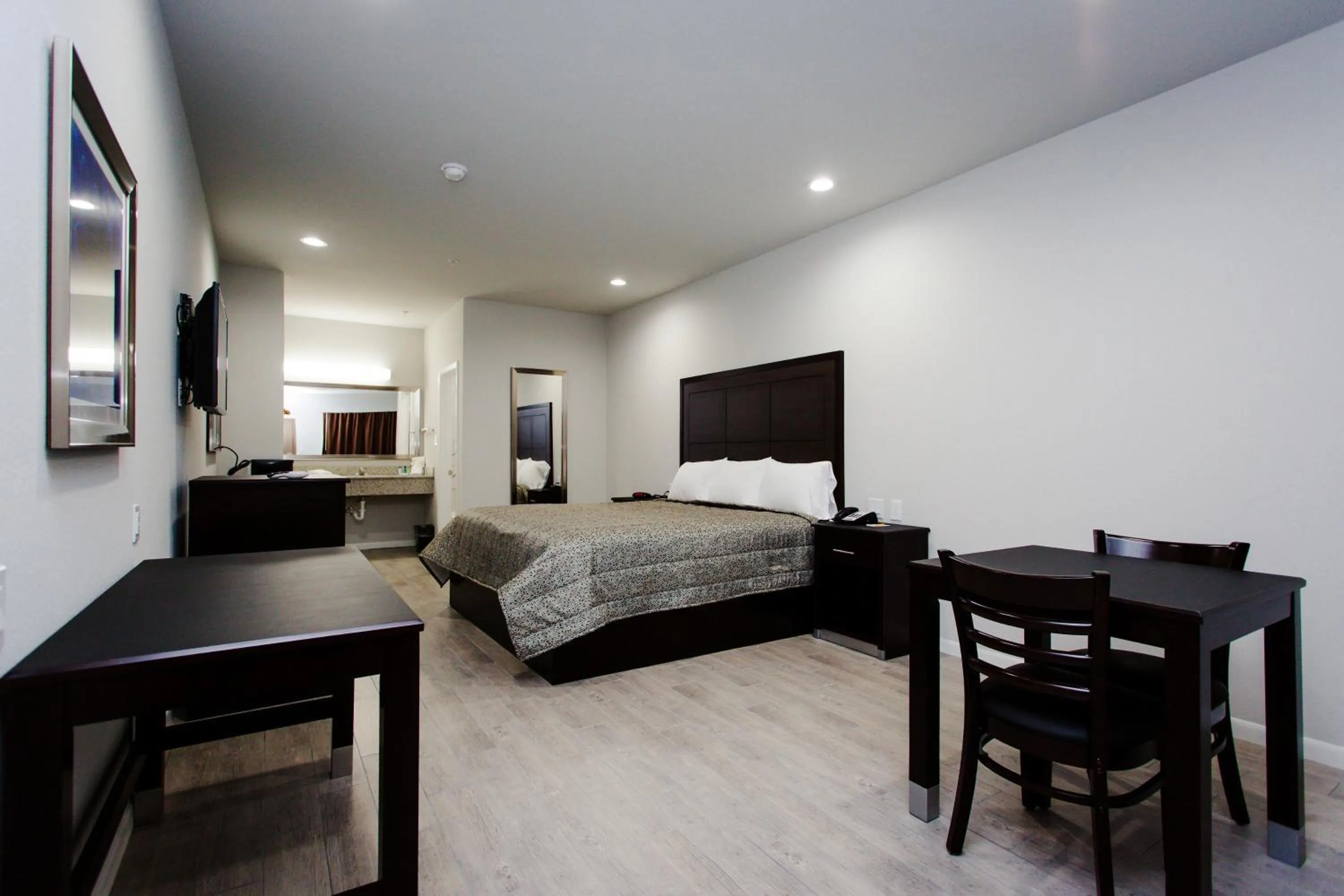 Photo of the whole room, Bed in Palace Inn-529