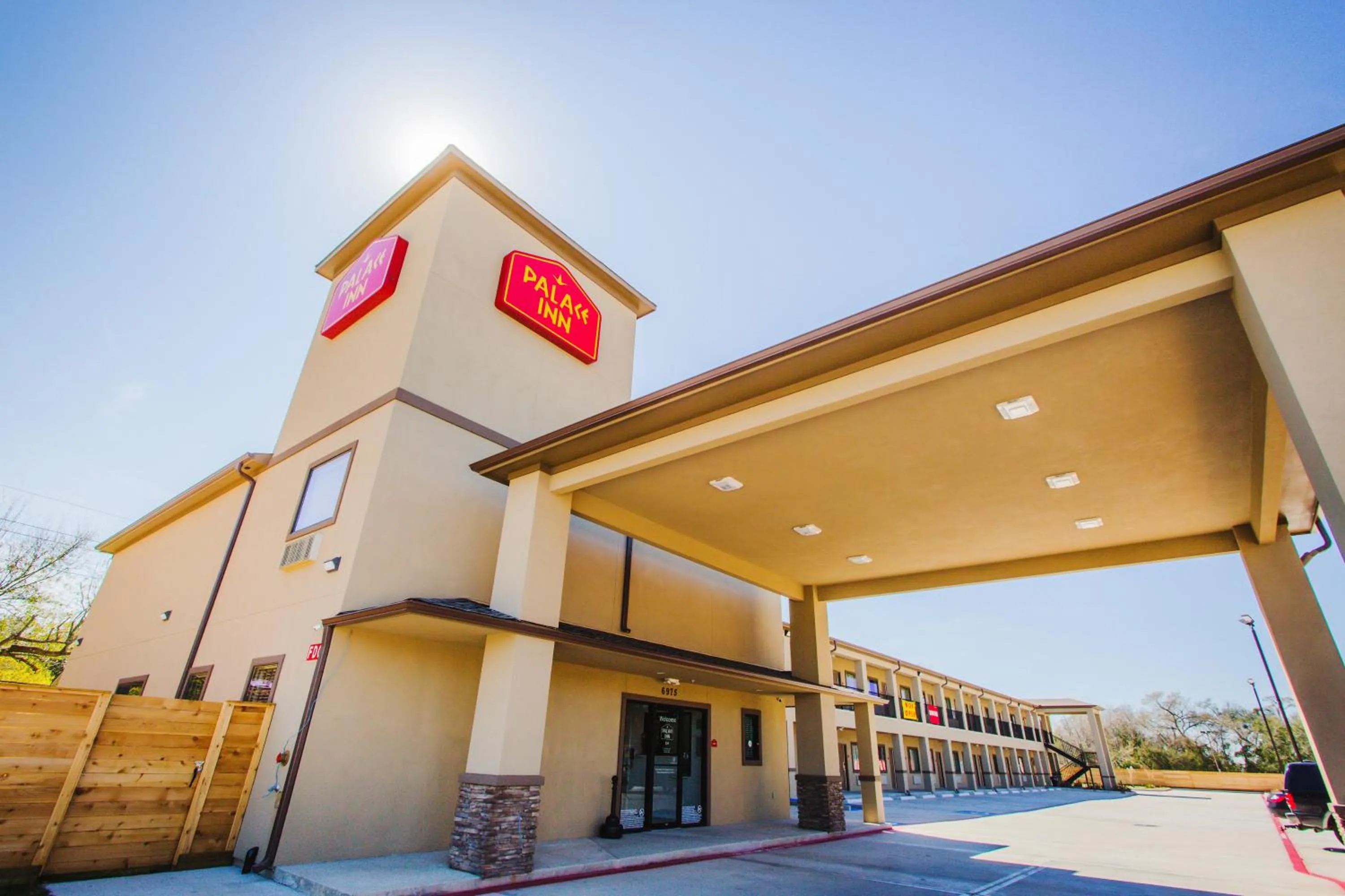 Facade/entrance in Palace Inn-529