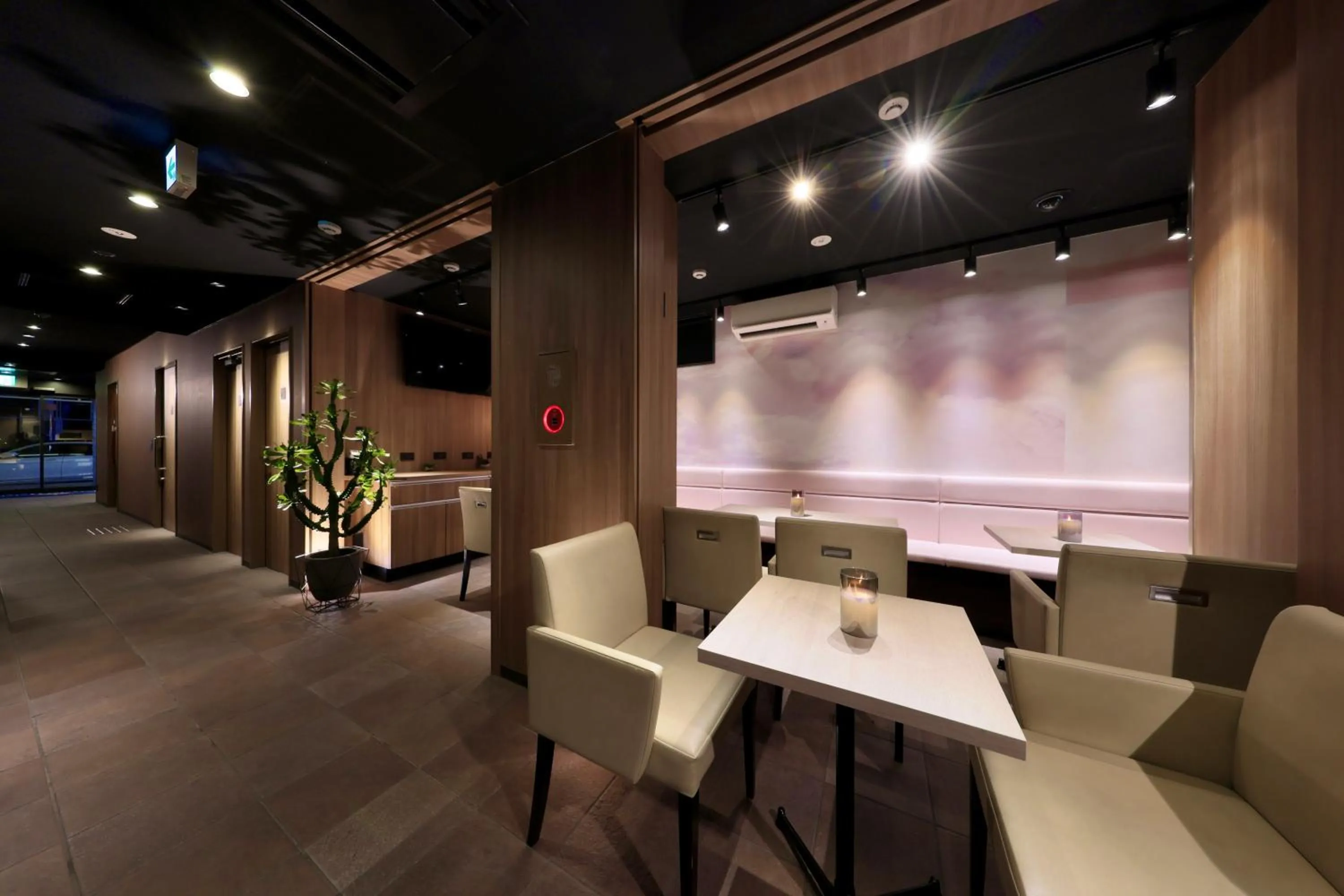 Restaurant/places to eat in Nipponbashi Crystal Hotel