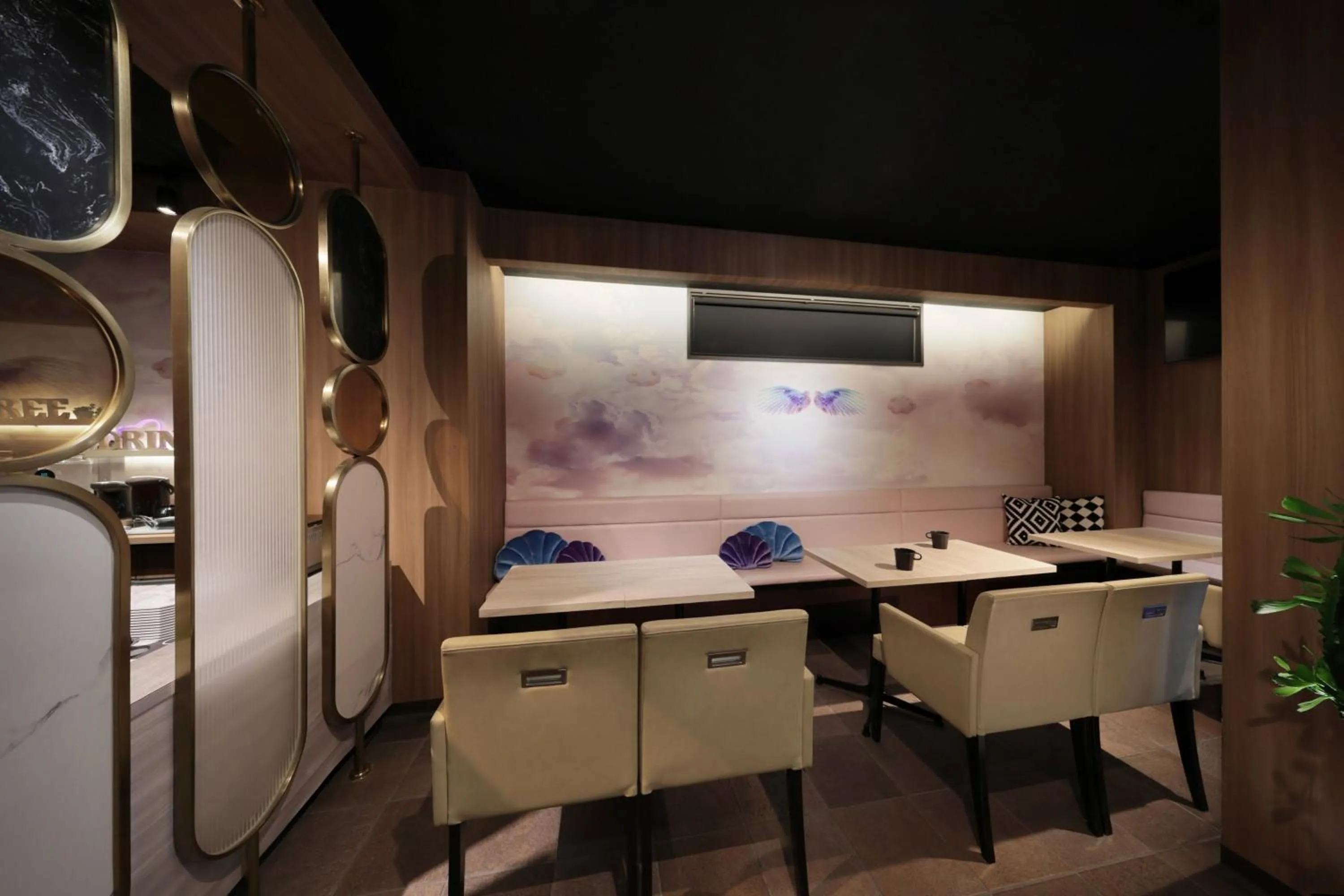 Communal lounge/ TV room in Nipponbashi Crystal Hotel