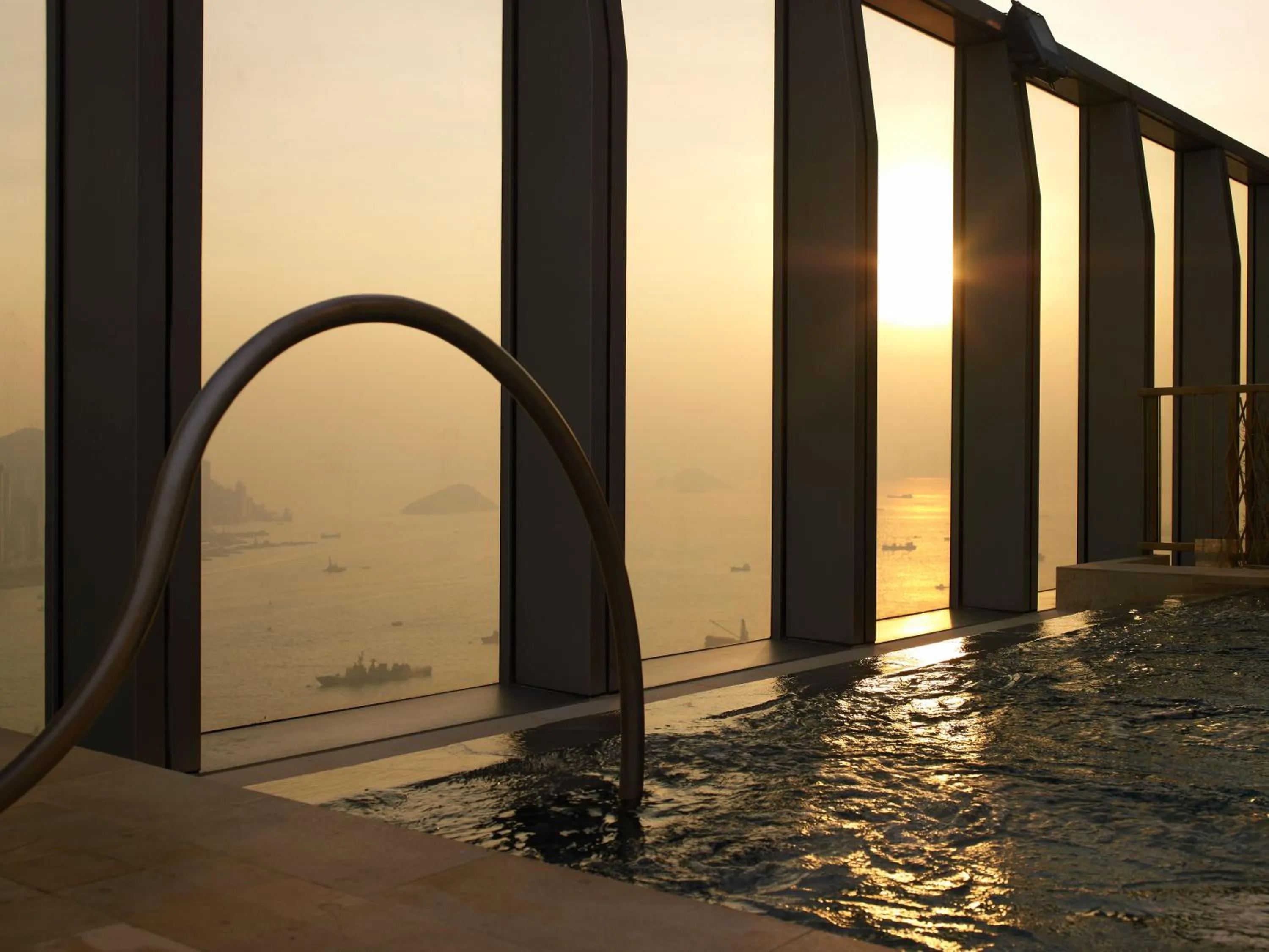 Swimming pool in The HarbourView Place @ the ICC megalopolis