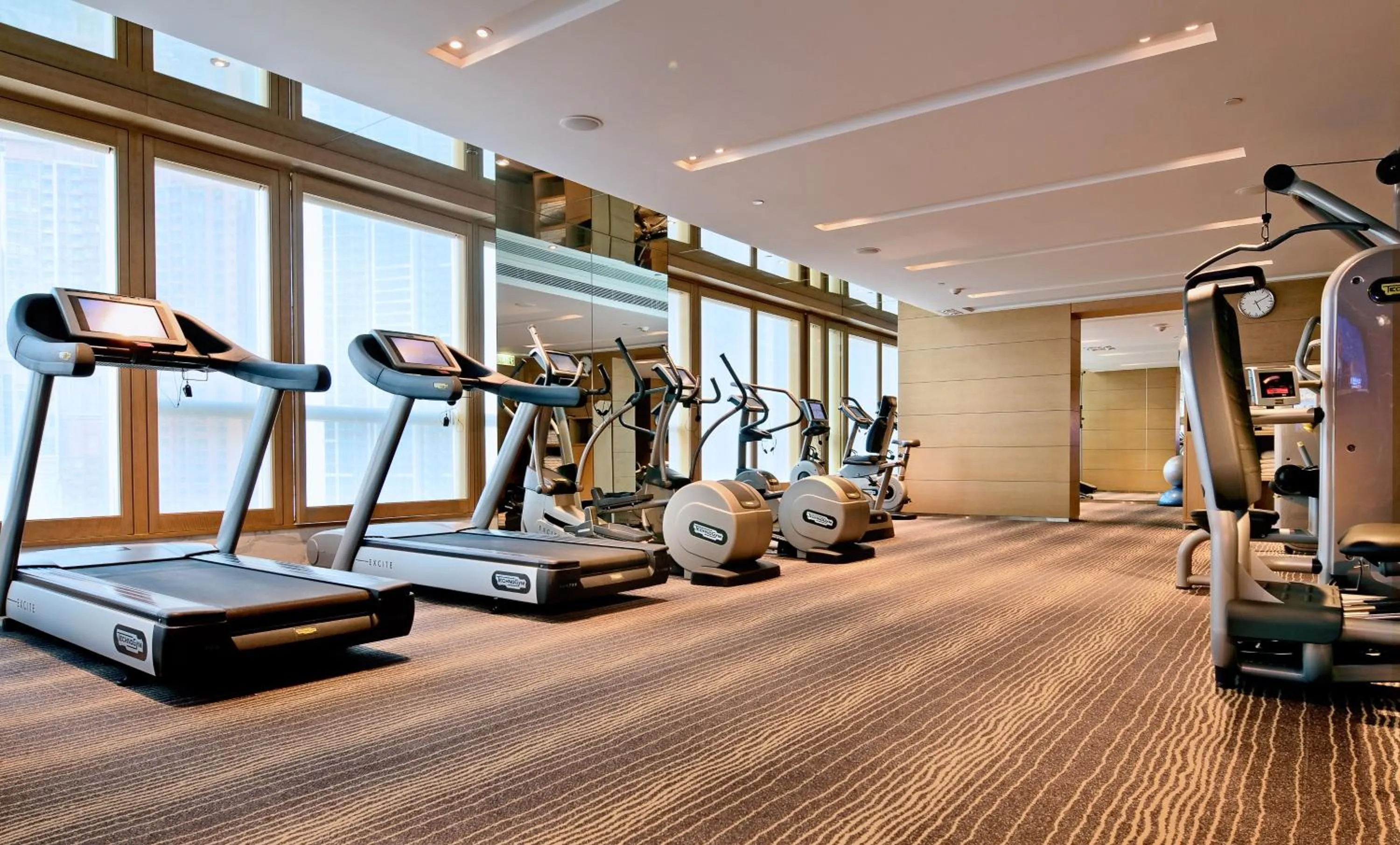 Fitness centre/facilities in The HarbourView Place @ the ICC megalopolis