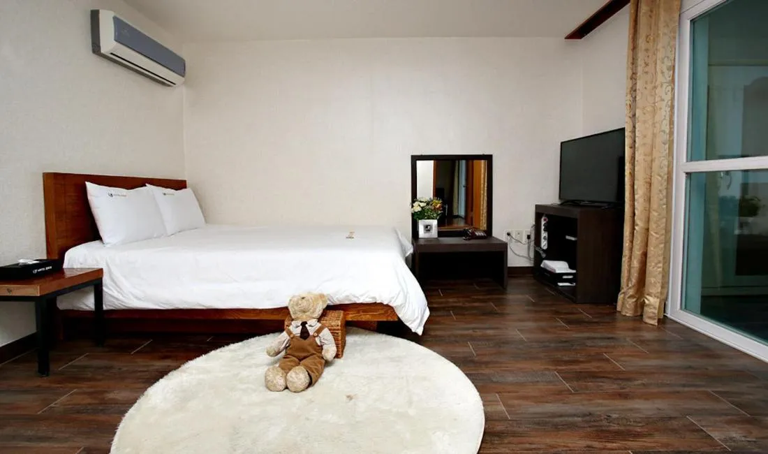 Decorative detail, Bed in Hotel Mallipo