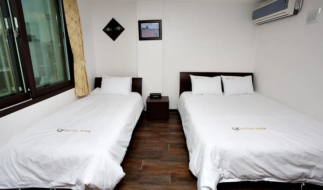 Decorative detail, Bed in Hotel Mallipo