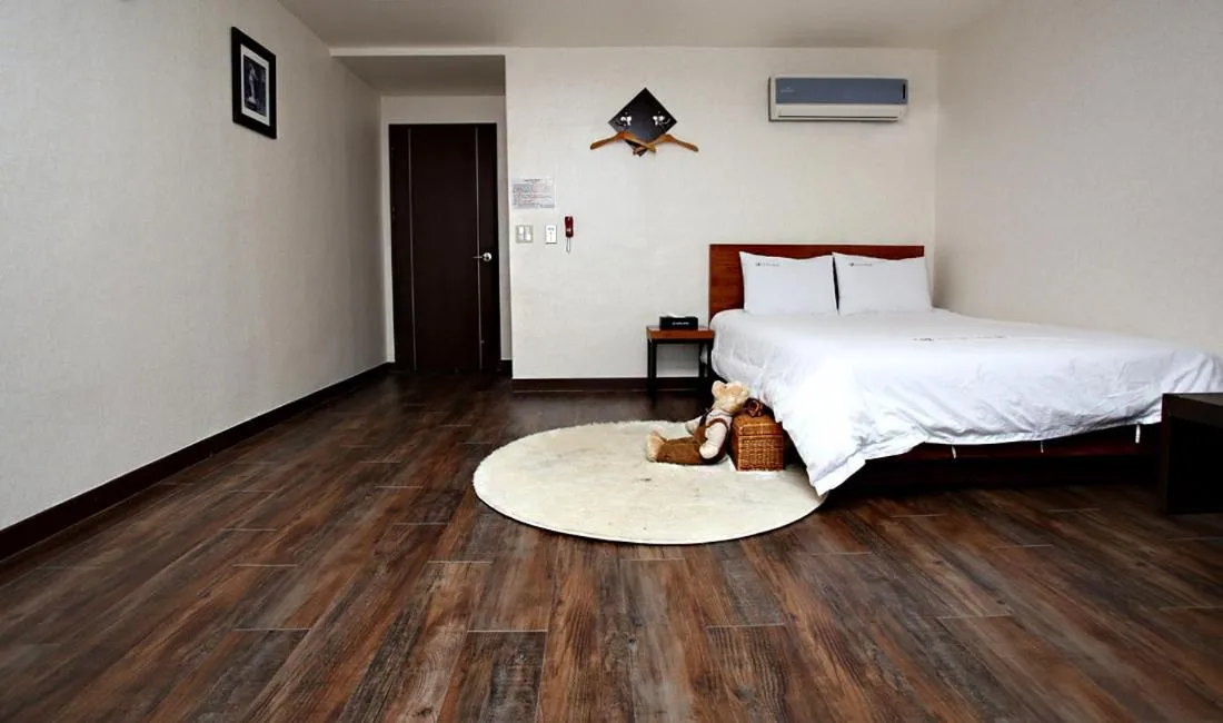 Decorative detail, Bed in Hotel Mallipo