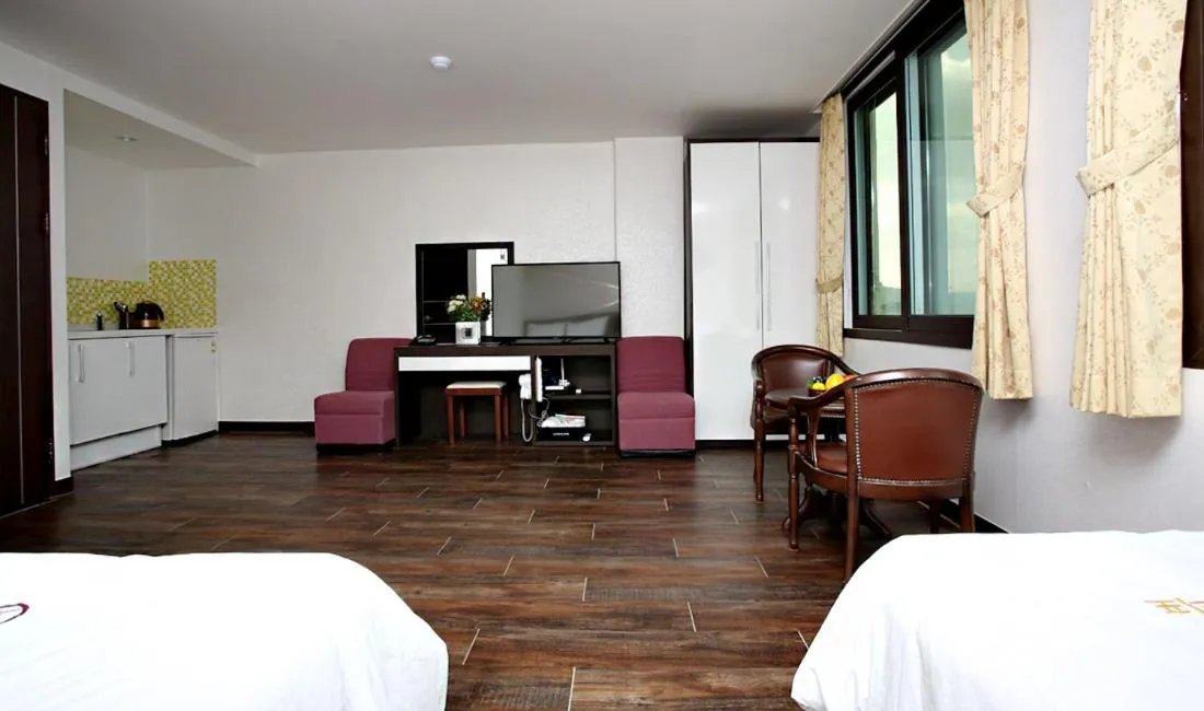 Decorative detail, Bed in Hotel Mallipo