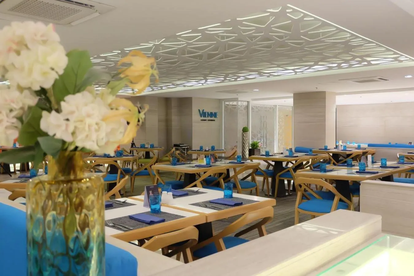 Lounge or bar in Savoy Hotel Boracay near Newcoast Beach