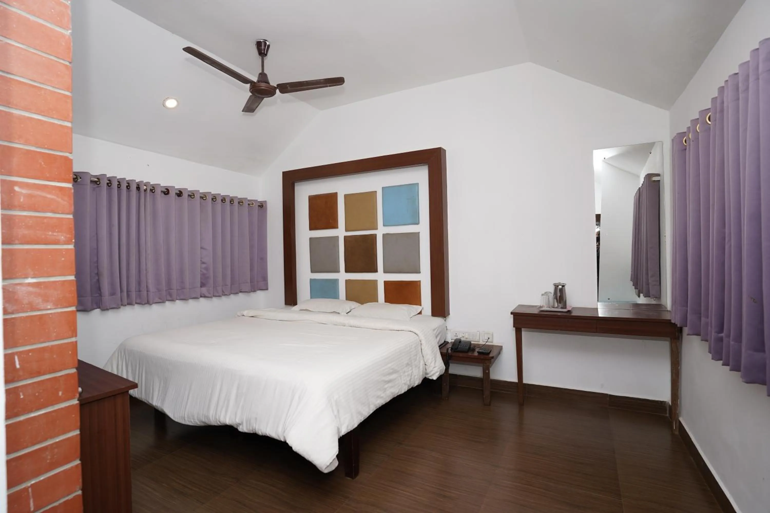 Bed in Zeenath Taj Gardens