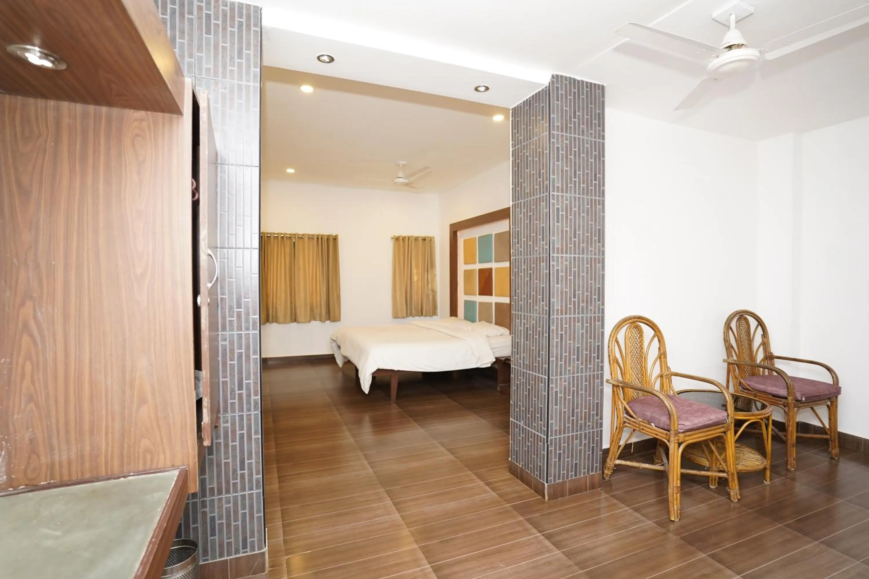 Bed in Zeenath Taj Gardens