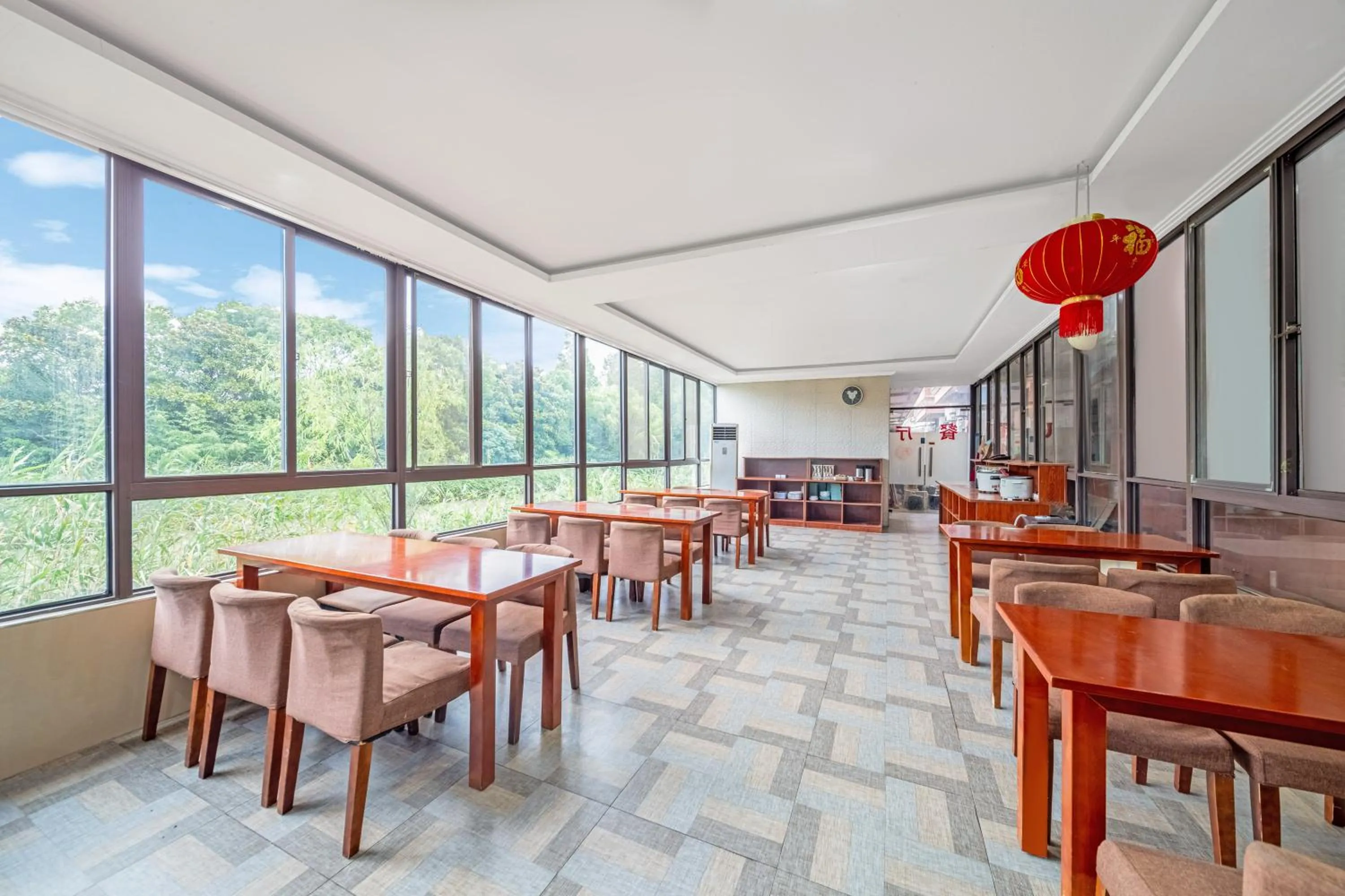 Restaurant/places to eat in Bo Ai International Hotel Shanghai Pudong Airport Branch-Provide shuttle services to Pudong Airport and Disneyland