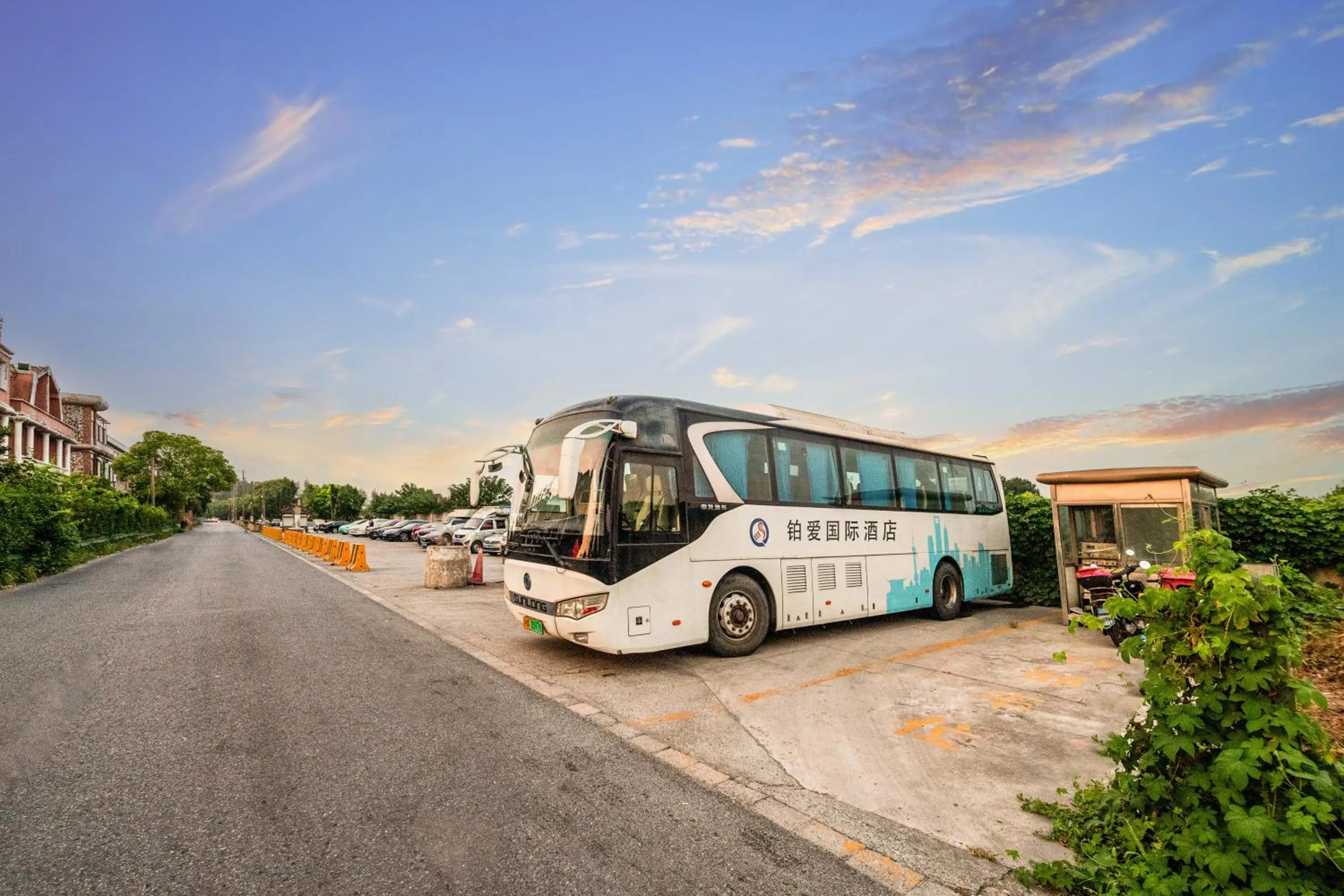 Day in Bo Ai International Hotel Shanghai Pudong Airport Branch-Provide shuttle services to Pudong Airport and Disneyland