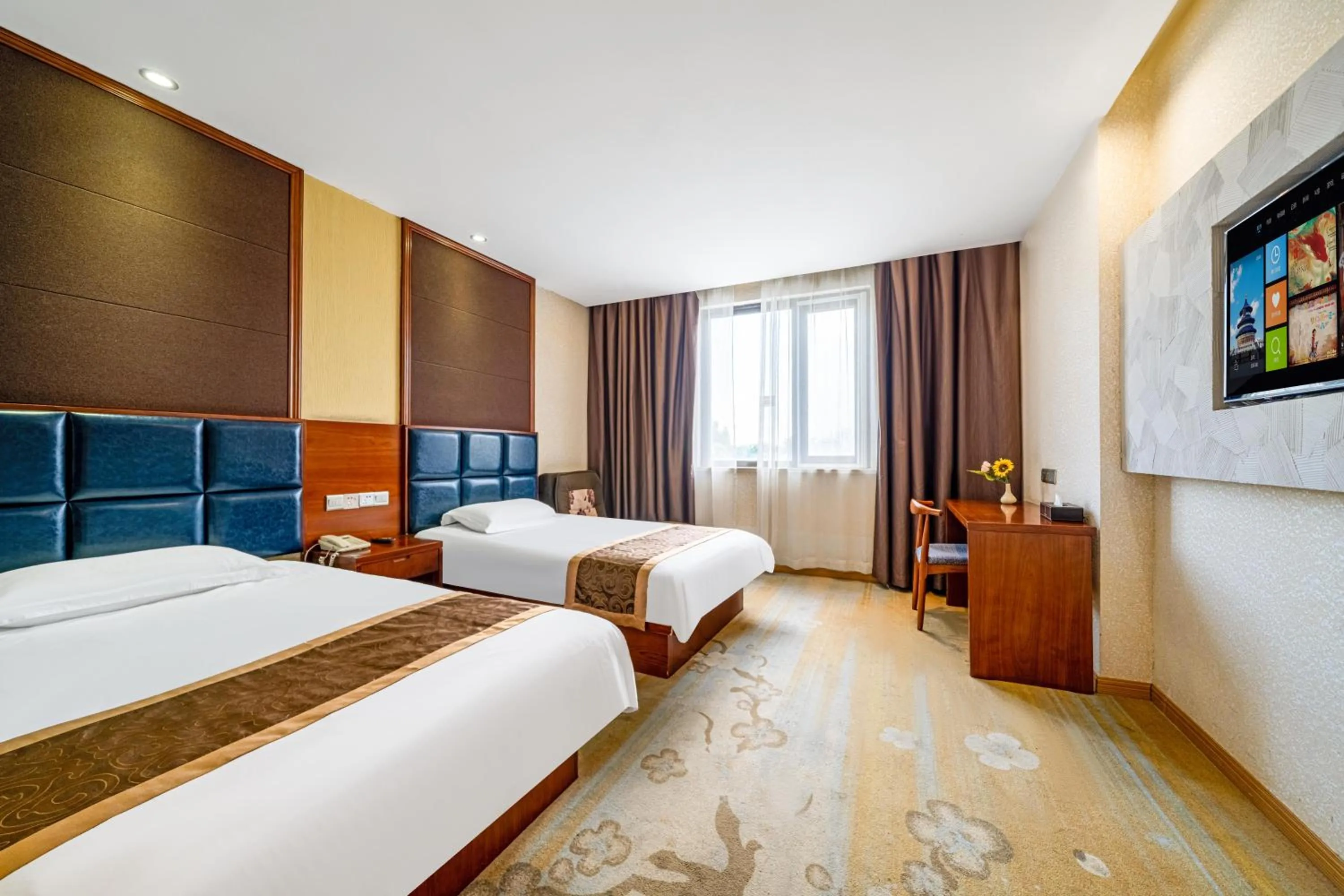 Living room, Bed in Bo Ai International Hotel Shanghai Pudong Airport Branch-Provide shuttle services to Pudong Airport and Disneyland