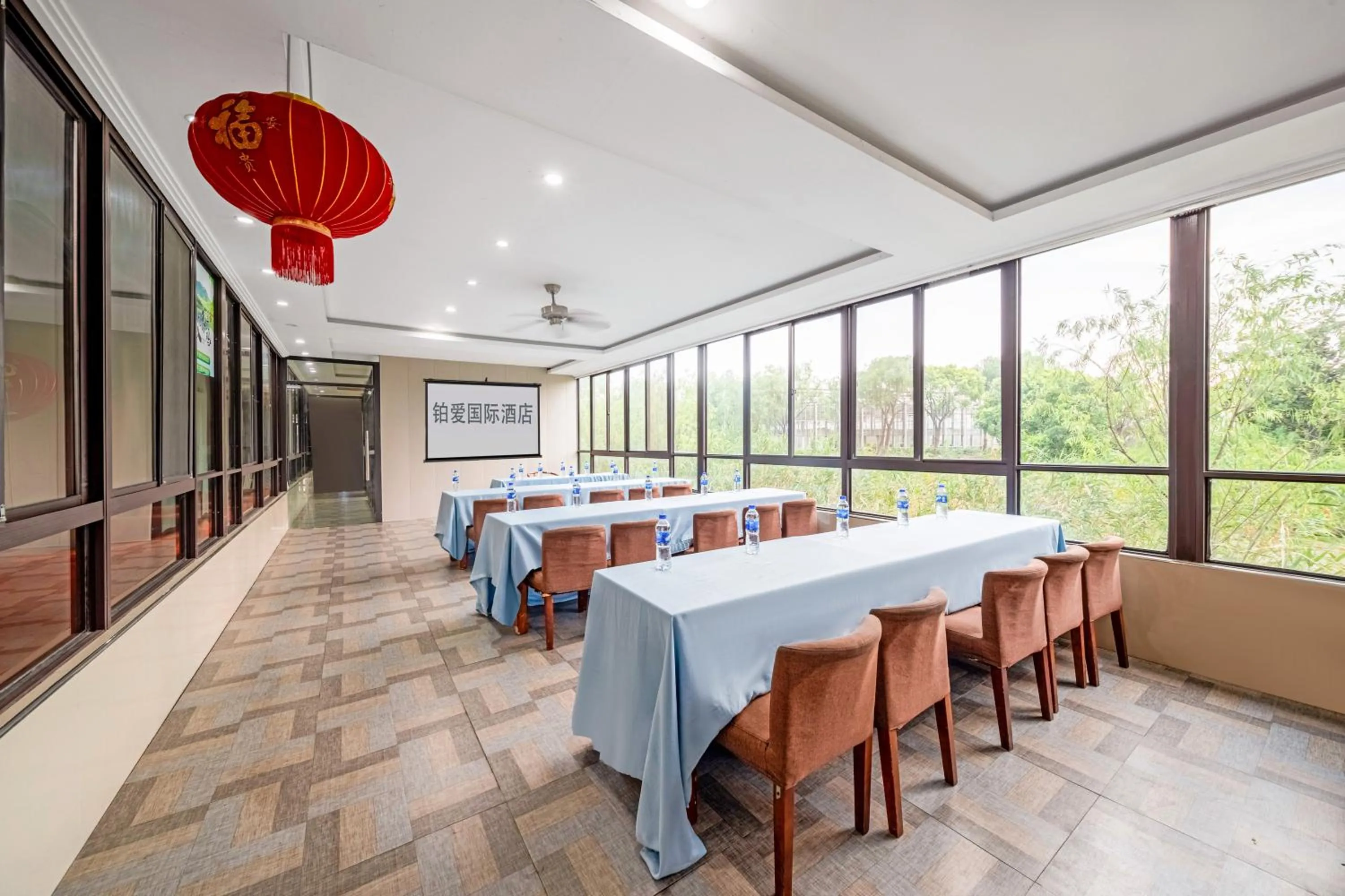 Business facilities in Bo Ai International Hotel Shanghai Pudong Airport Branch-Provide shuttle services to Pudong Airport and Disneyland