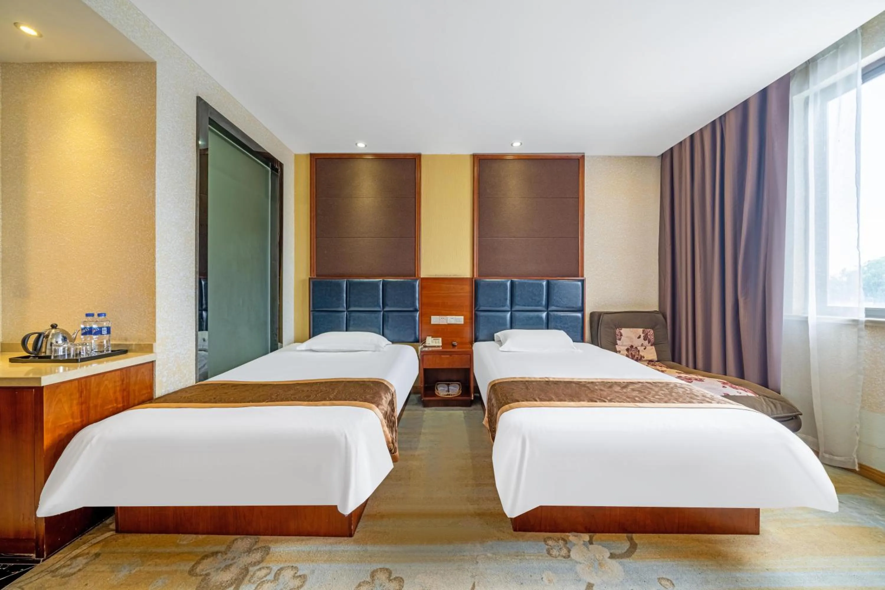 Bed in Bo Ai International Hotel Shanghai Pudong Airport Branch-Provide shuttle services to Pudong Airport and Disneyland